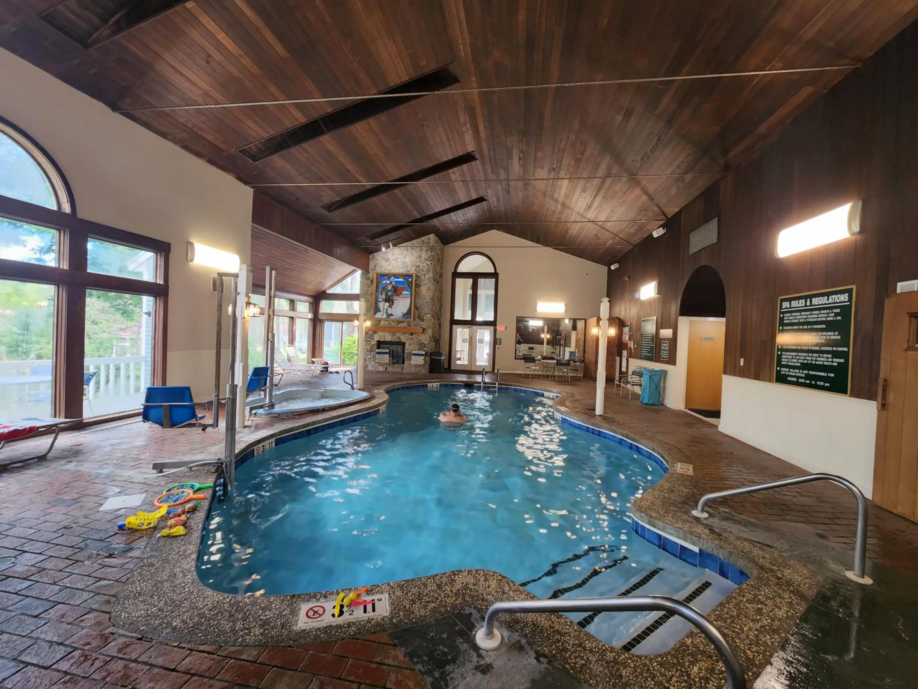 Hot Tub in White Mountains Getaway with amazing views!