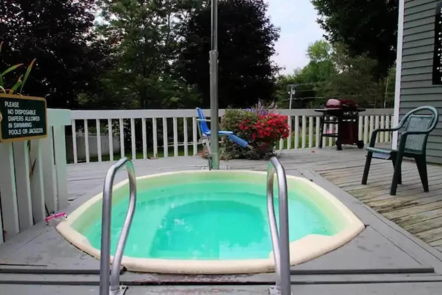 Hot Tub in White Mountains Getaway with amazing views!