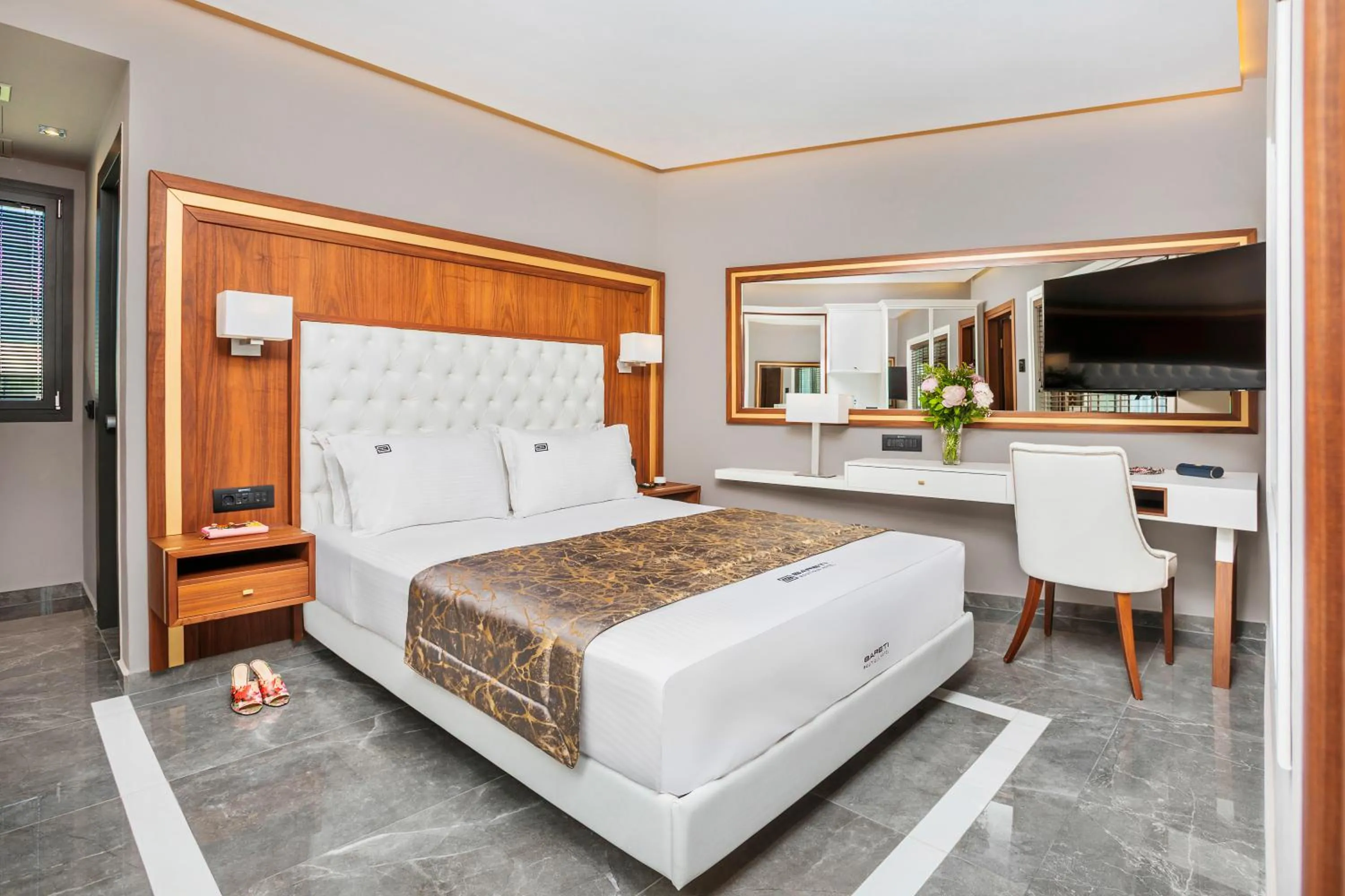 Family Room with Terrace in Bareti Boutique Estate