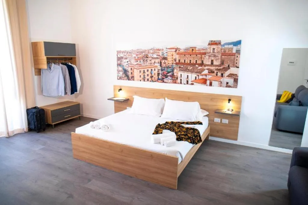 Bed in Ballaro' Hotel - Budget Room