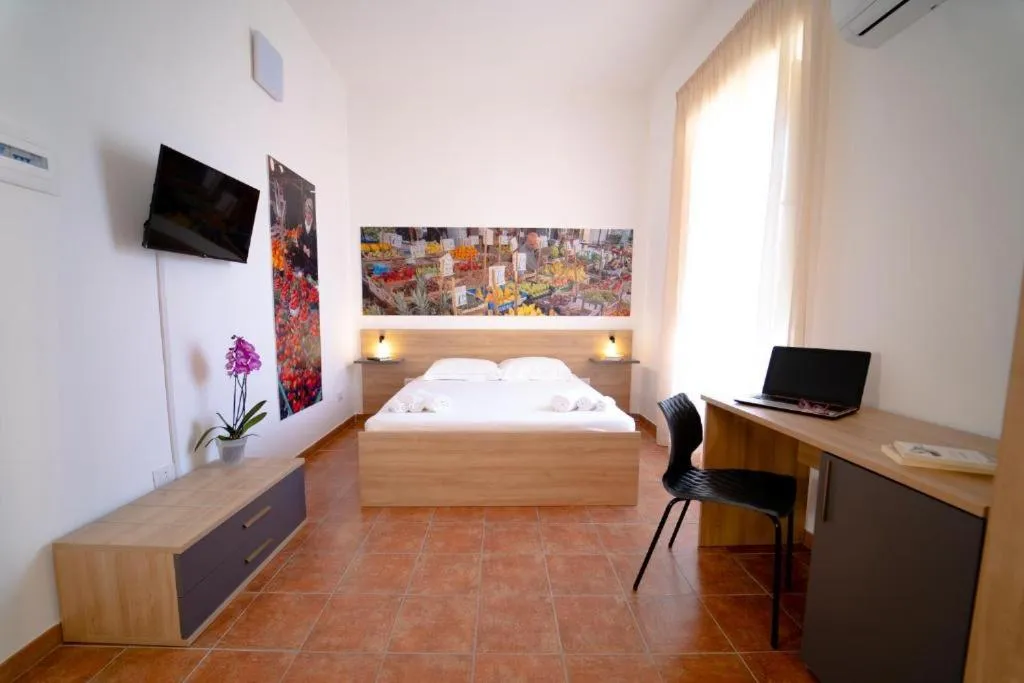 Bed in Ballaro' Hotel - Budget Room