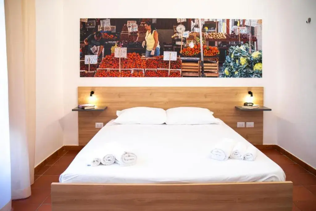 Double Room with Private External Bathroom in Ballaro' Hotel - Budget Room Double Room with Private External Bathroom in Ballaro' Hotel - Budget Room