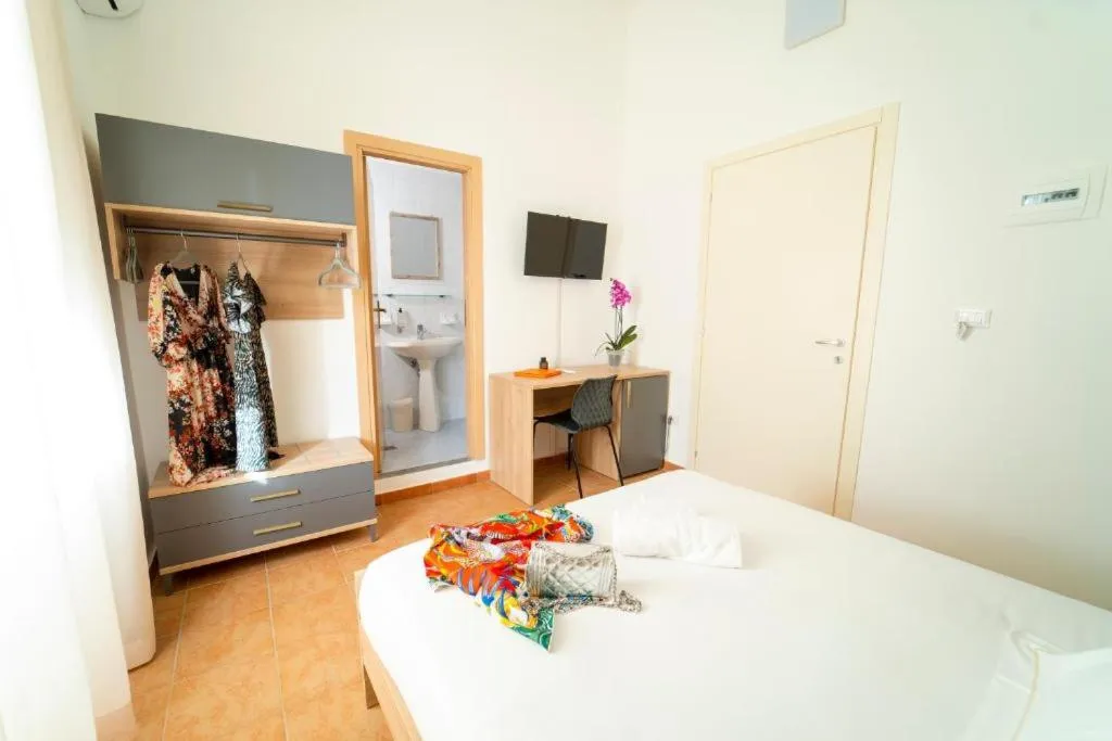 Bed in Ballaro' Hotel - Budget Room