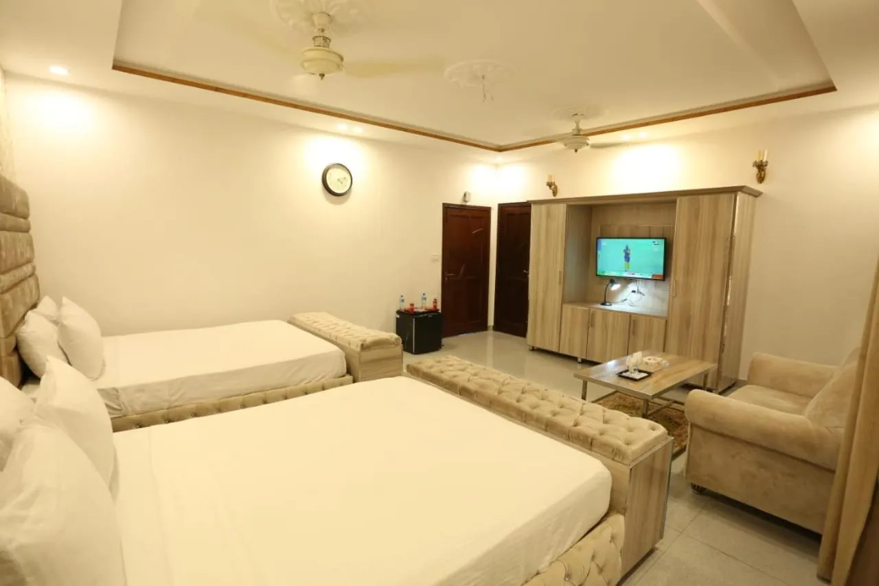 TV and multimedia, Bed in Grand Swiss Hotel&Apartment Lahore