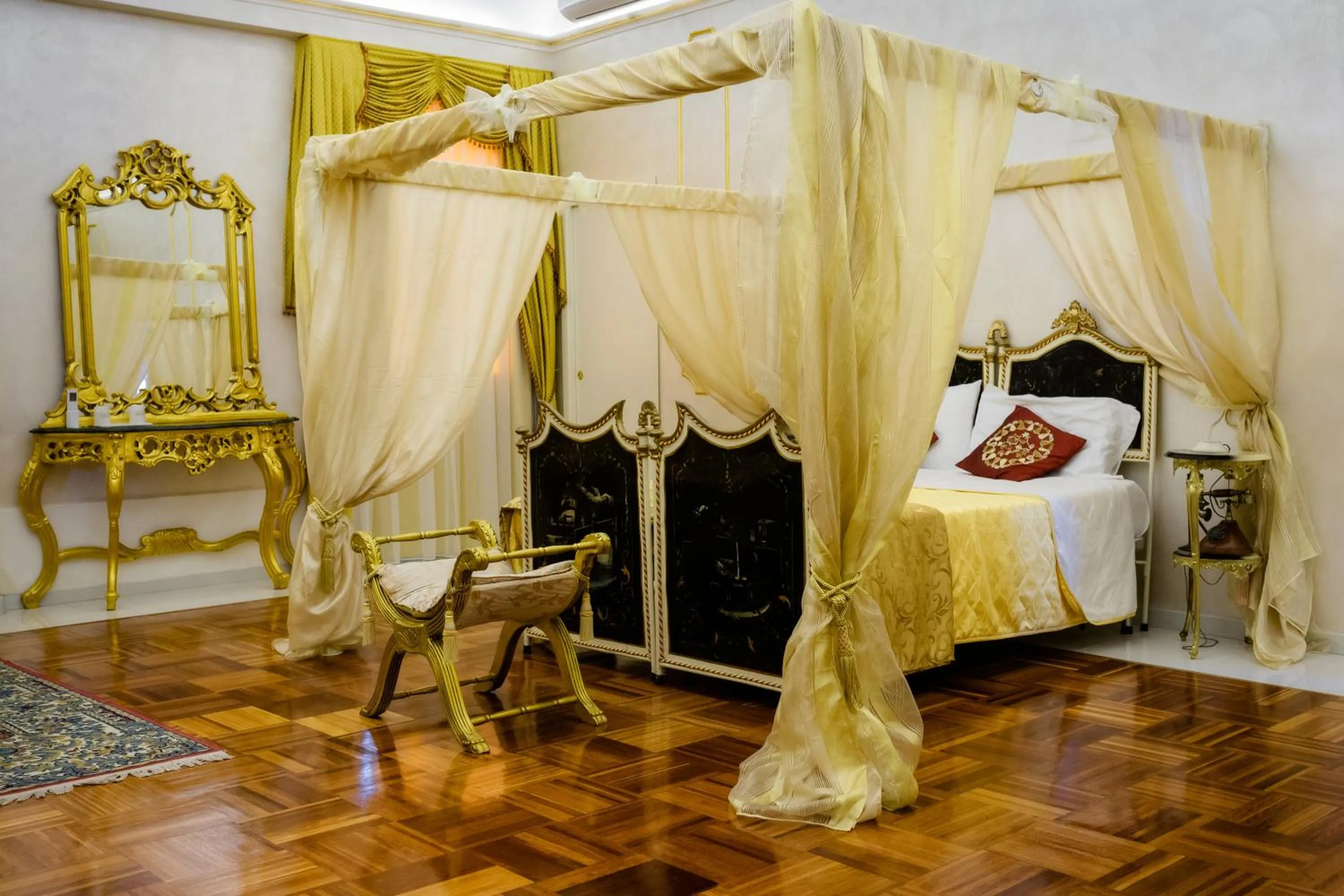 Bed in Grand Hotel Osman