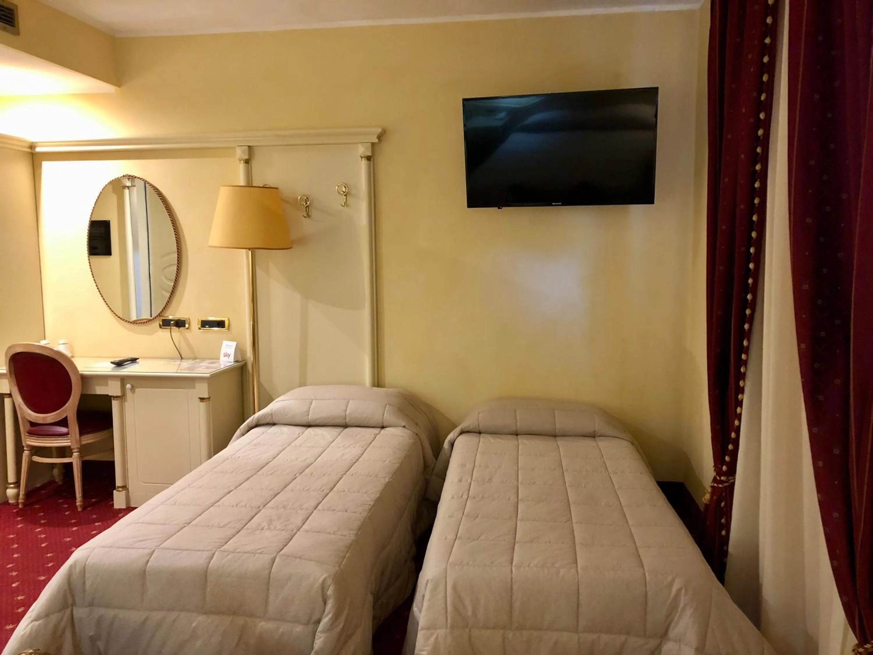 Bed in Grand Hotel Osman