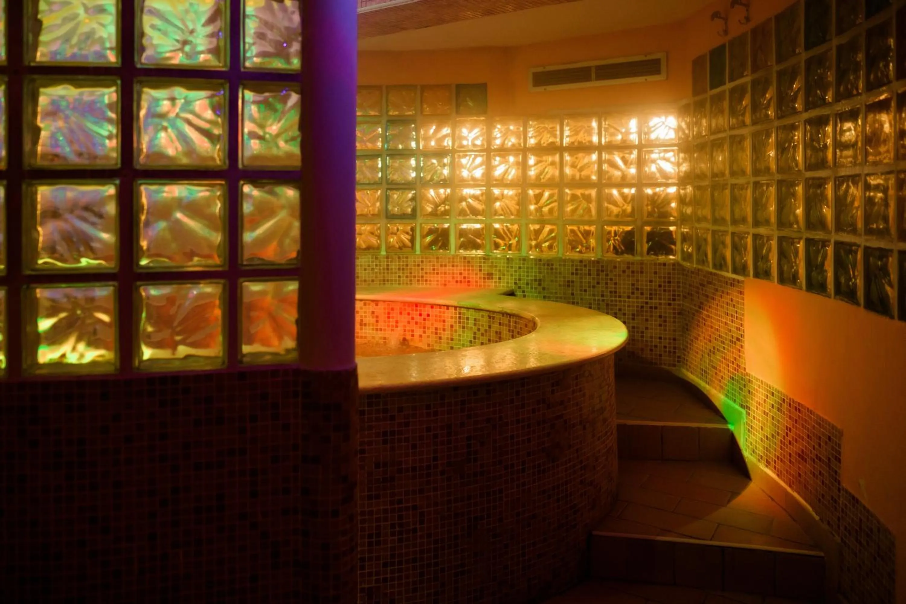 Hot Tub in Grand Hotel Osman