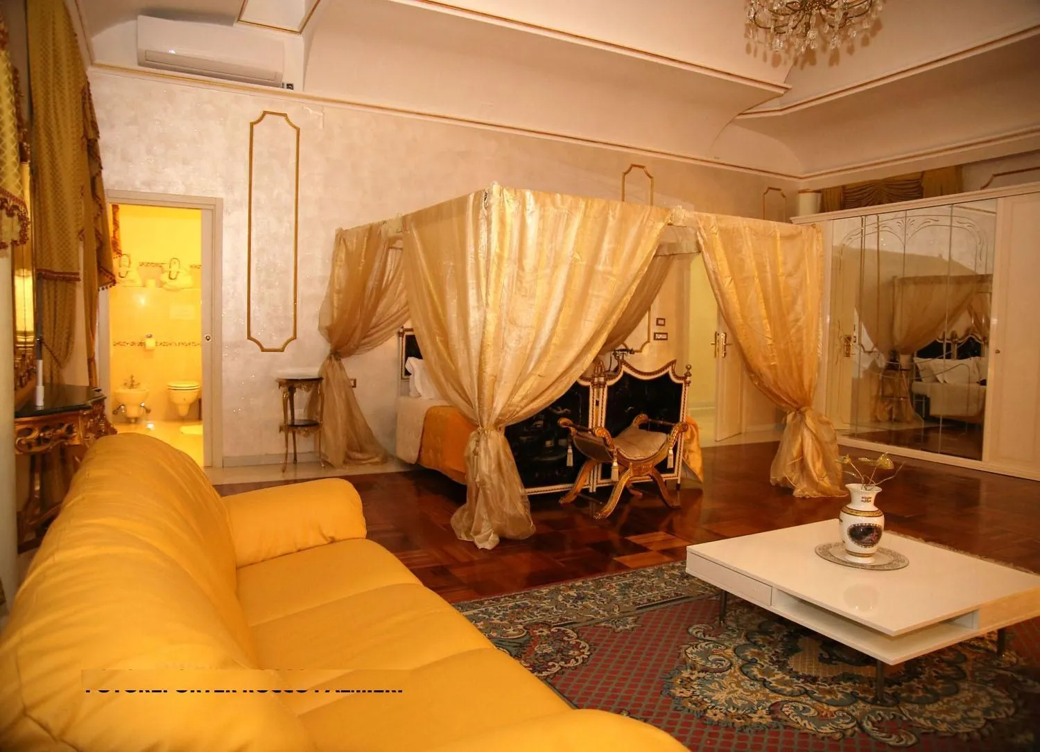 Bedroom, Bed in Grand Hotel Osman