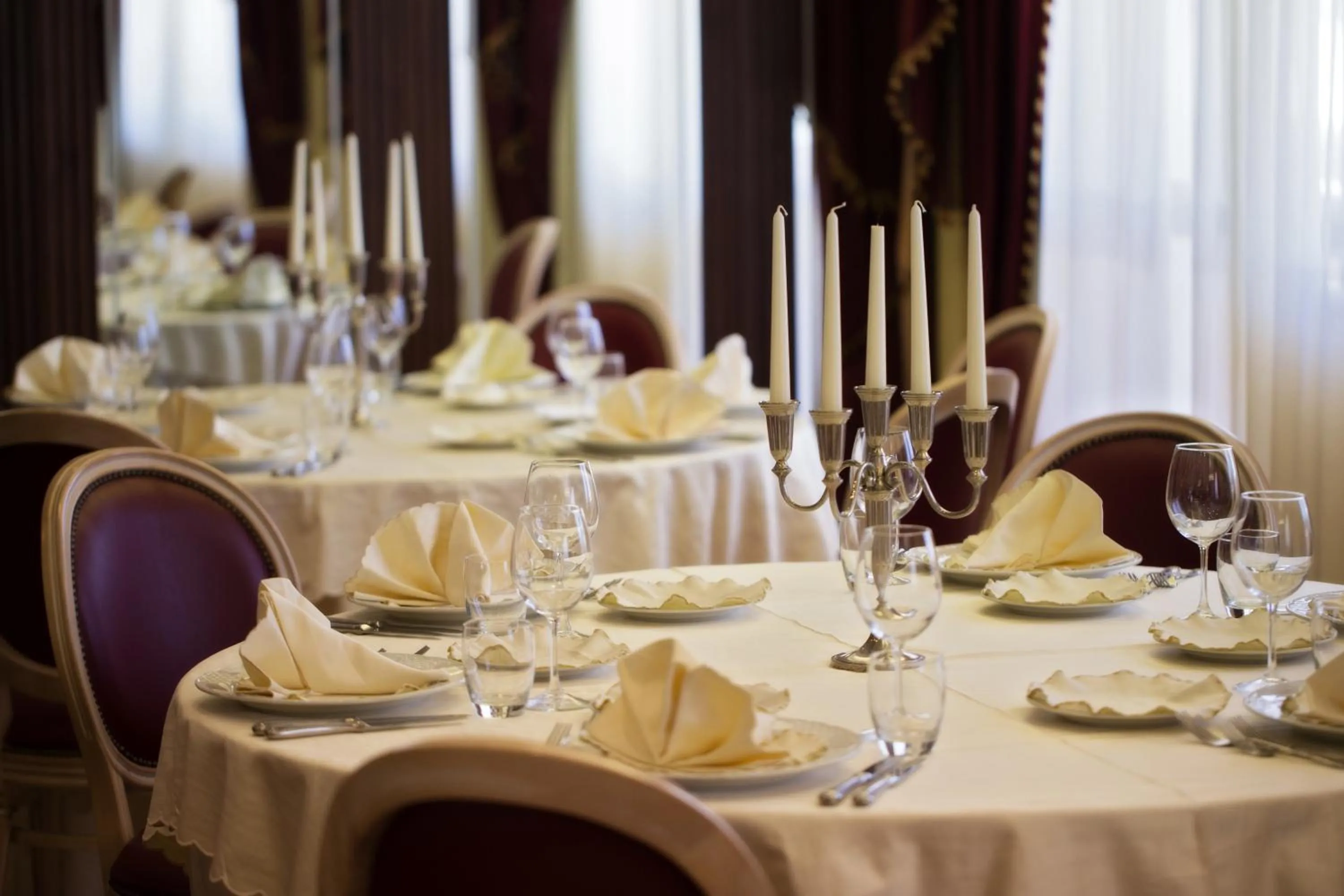 Restaurant/places to eat in Grand Hotel Osman