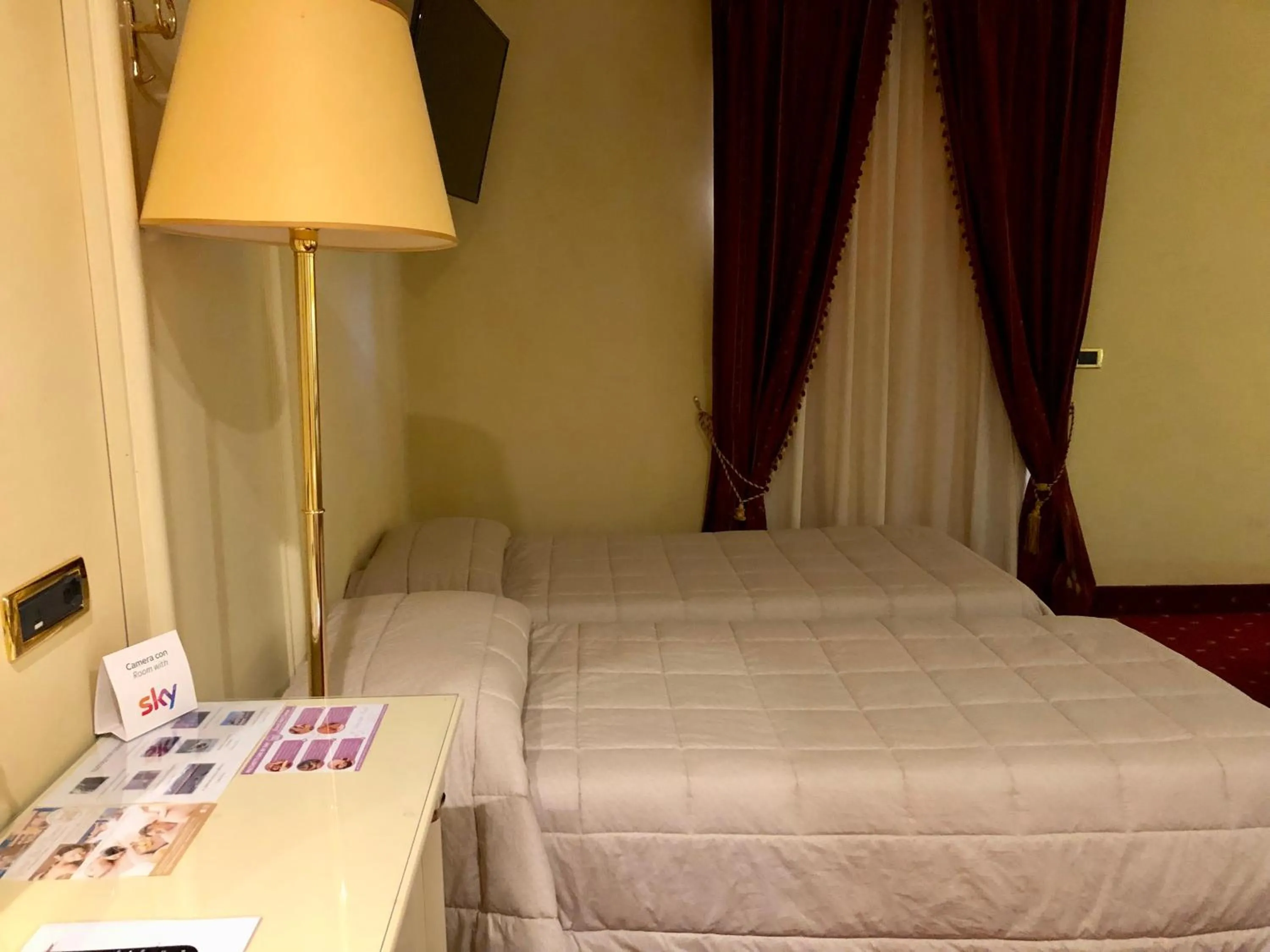 Bed in Grand Hotel Osman