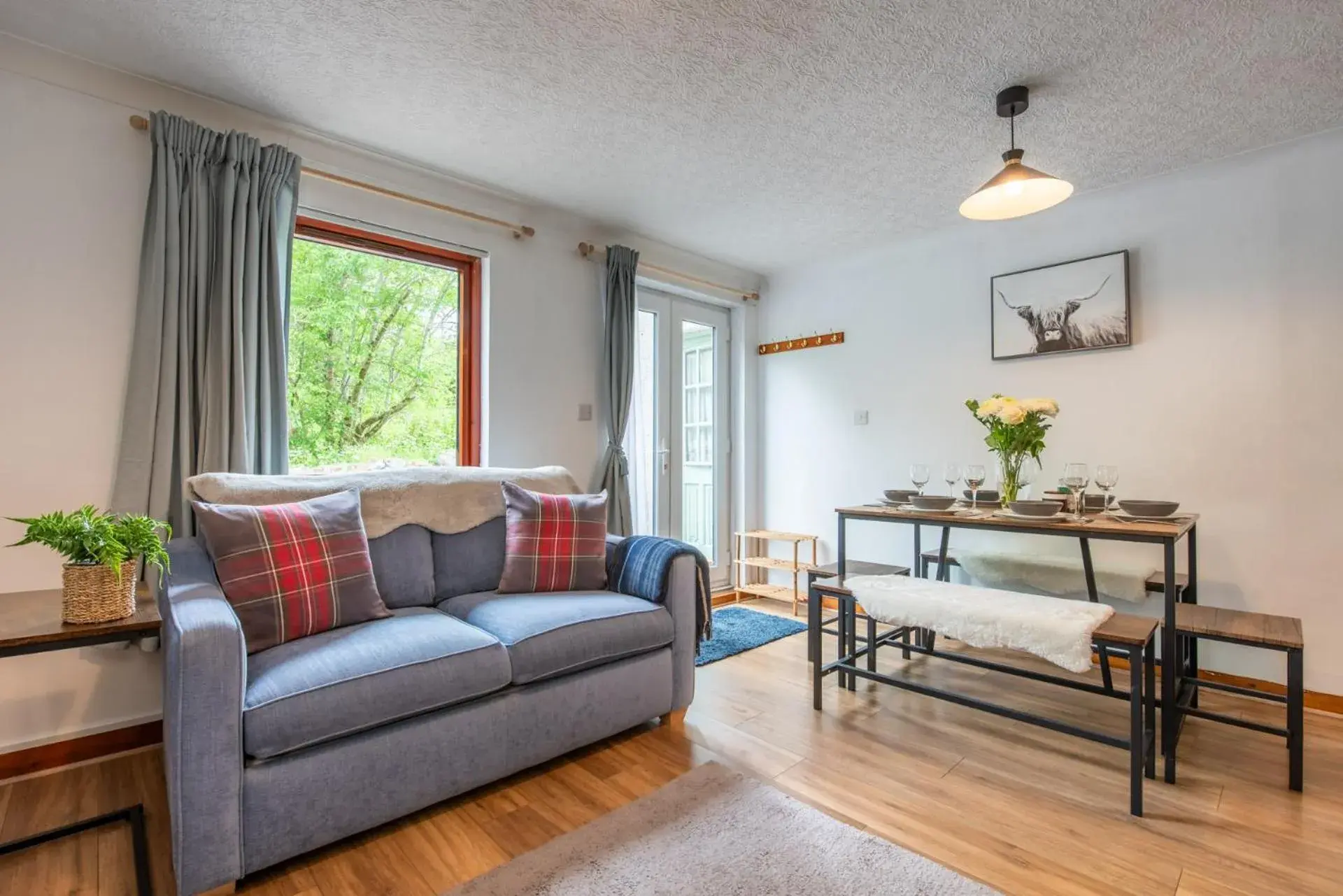 Stylish Garden Flat Near Loch Ness Stylish Garden Flat Near Loch Ness