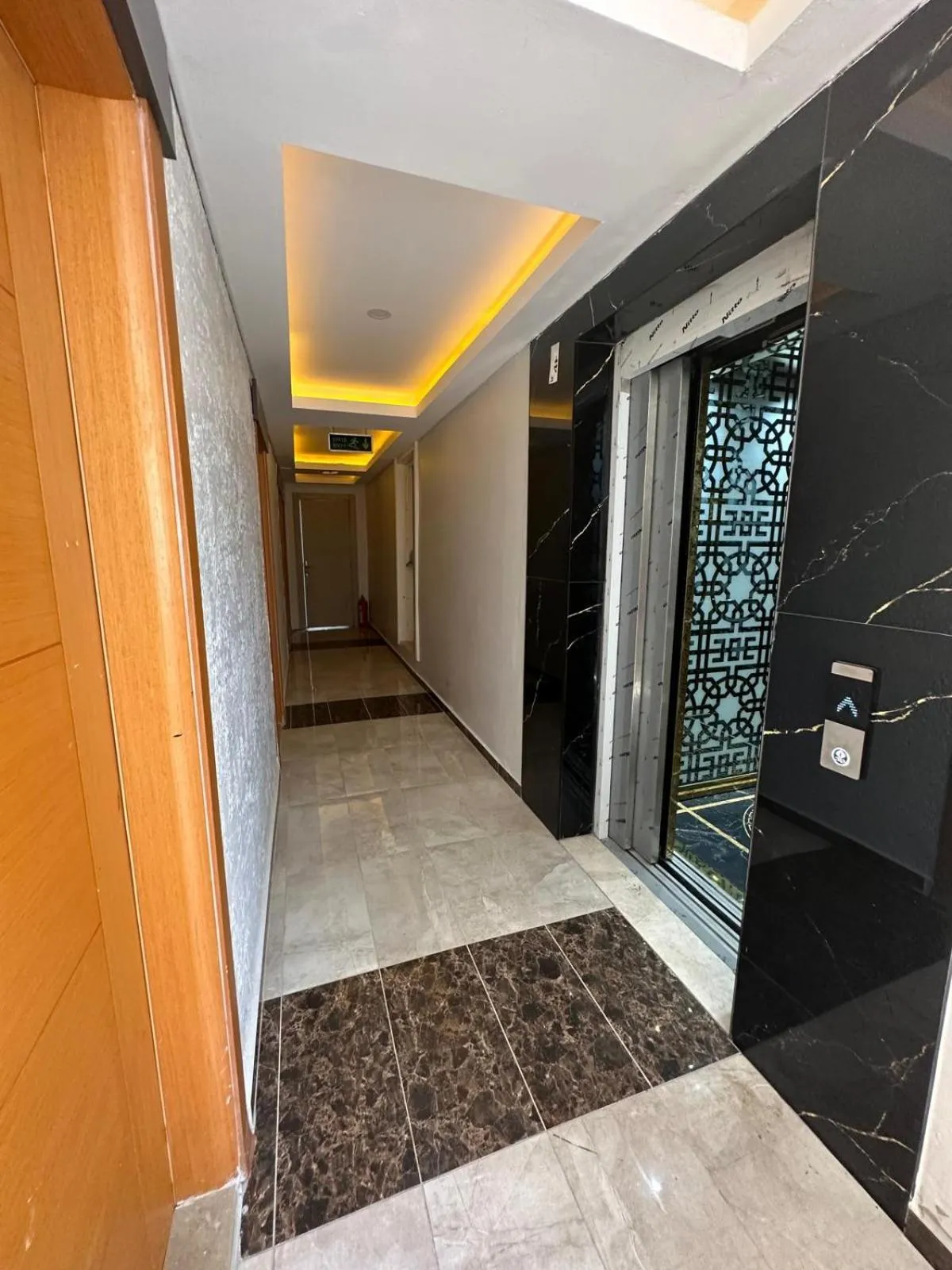 elevator in DIONISUS LARA