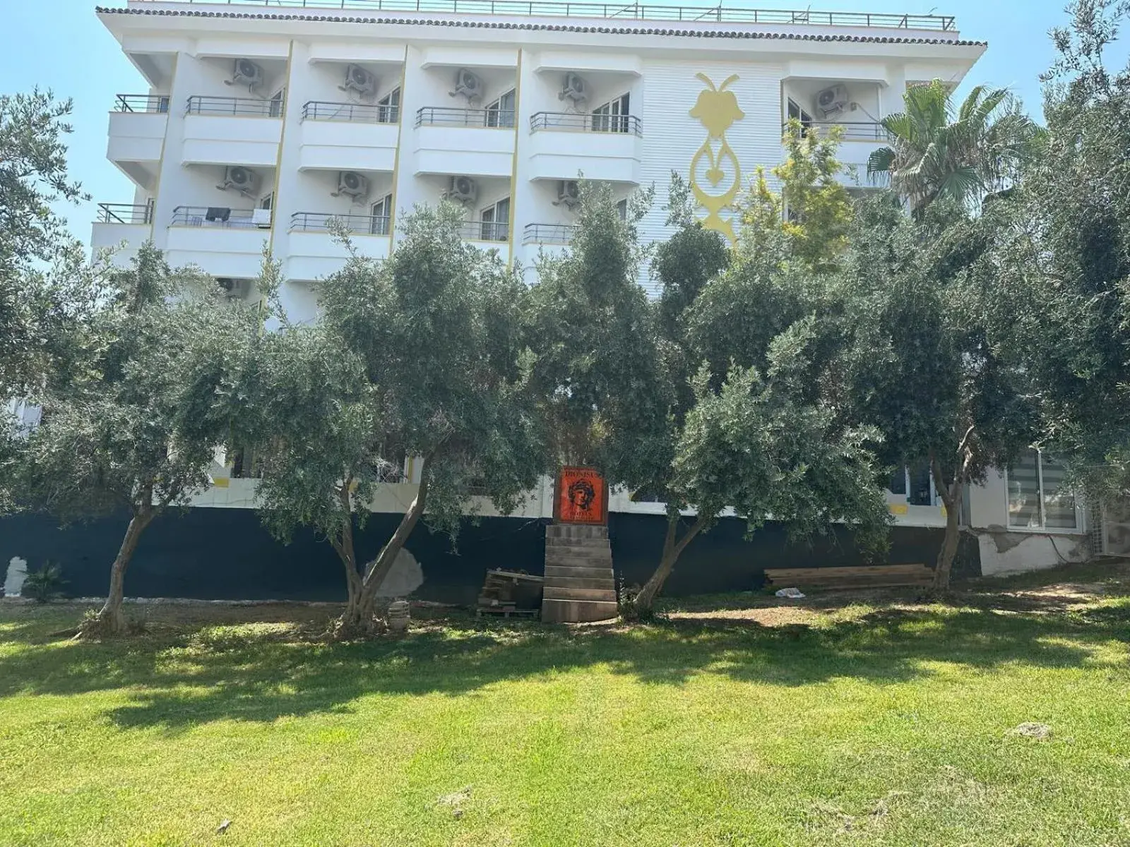 Property building in Lara Olympos Pansiyon Property building in Lara Olympos Pansiyon