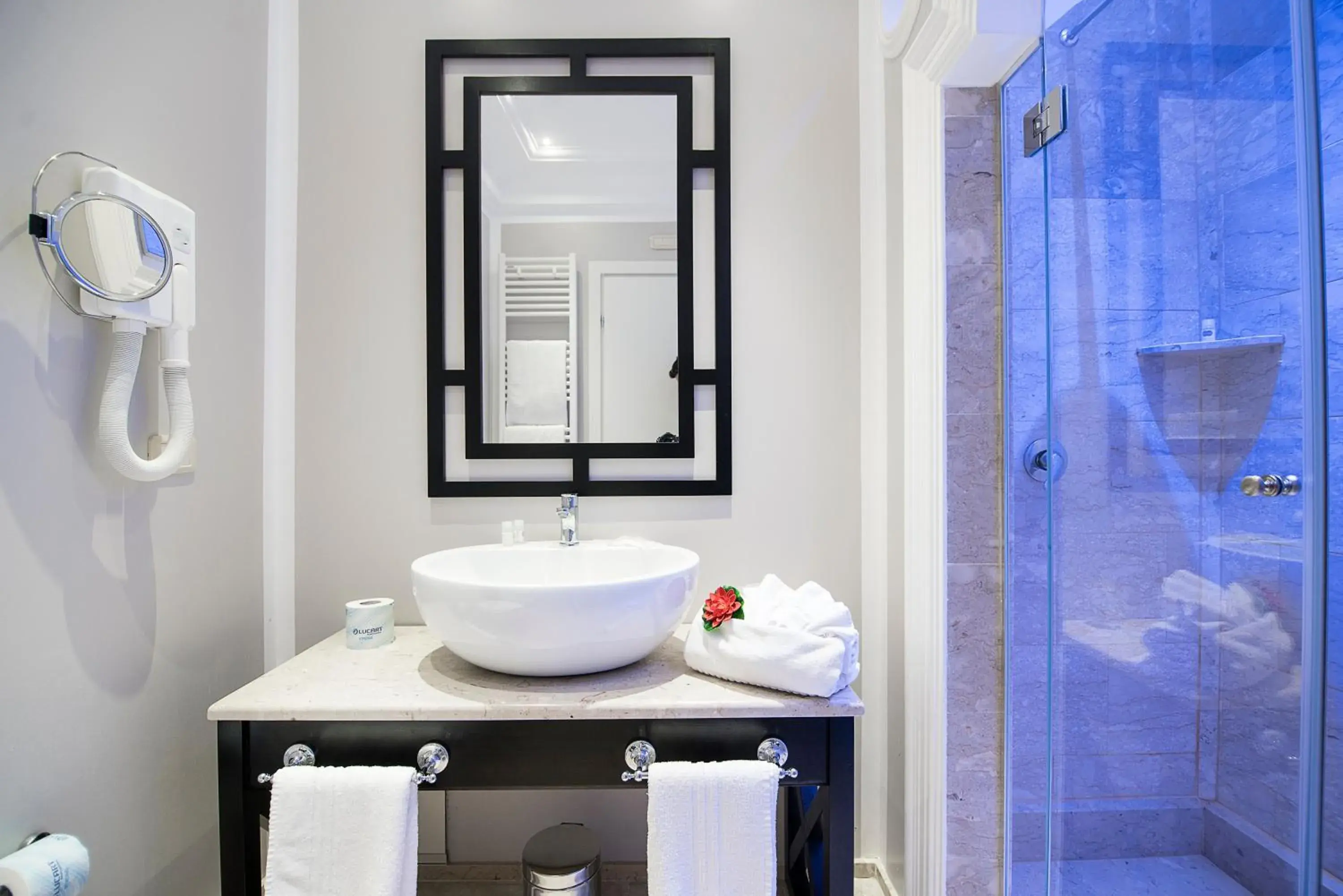 Bathroom in Baglio Basile - CDSHotels Bathroom in Baglio Basile - CDSHotels