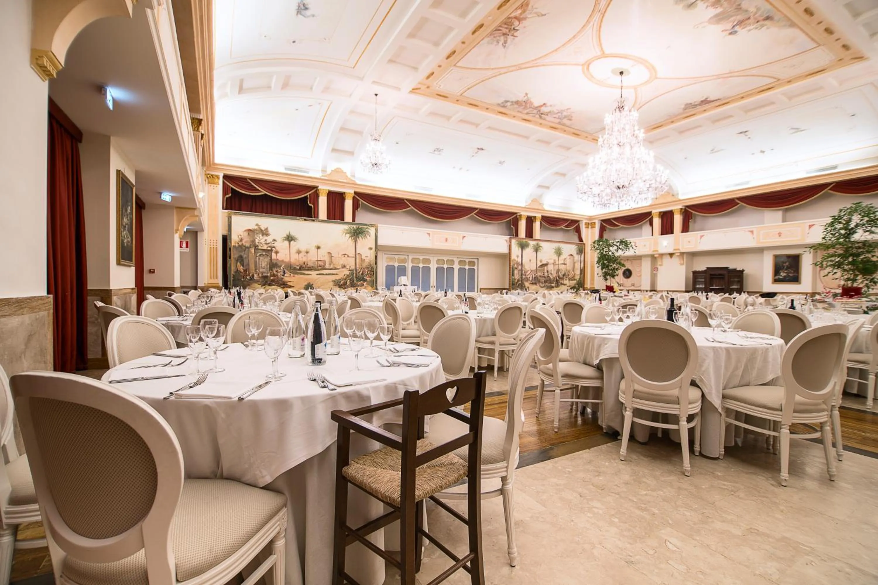 Restaurant/places to eat in Hotel Baglio Basile