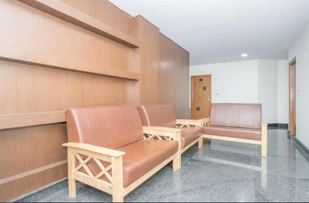 WesternSuites Hotel / Spa