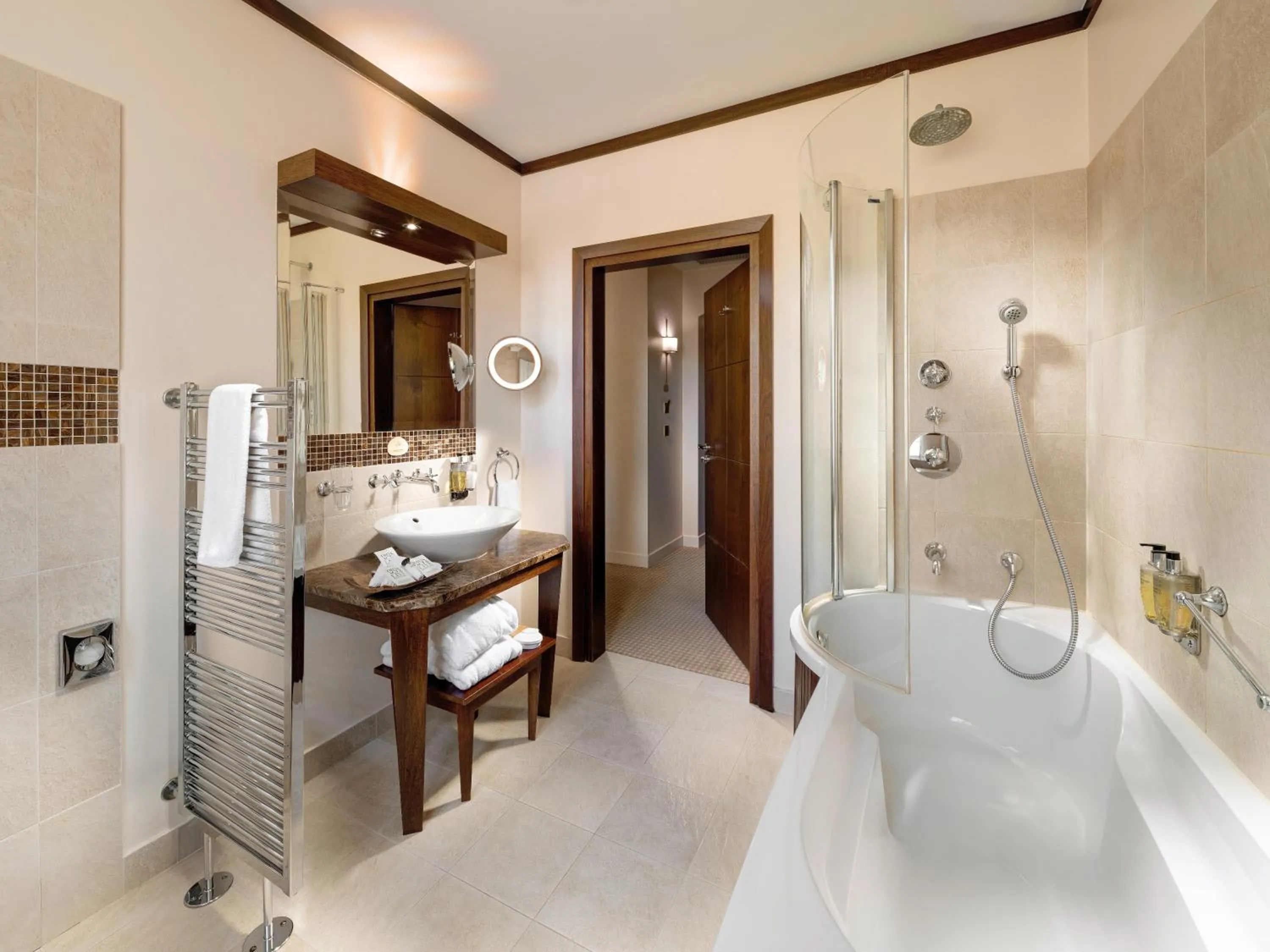 Shower in Mamaison Le Regina Boutique Hotel