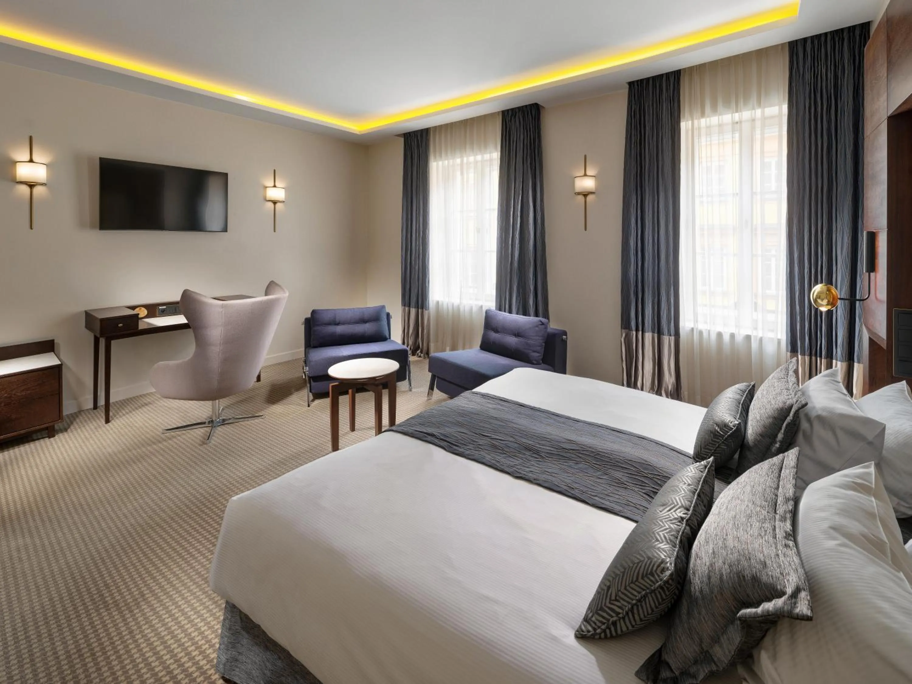 Bed in Mamaison Le Regina Boutique Hotel