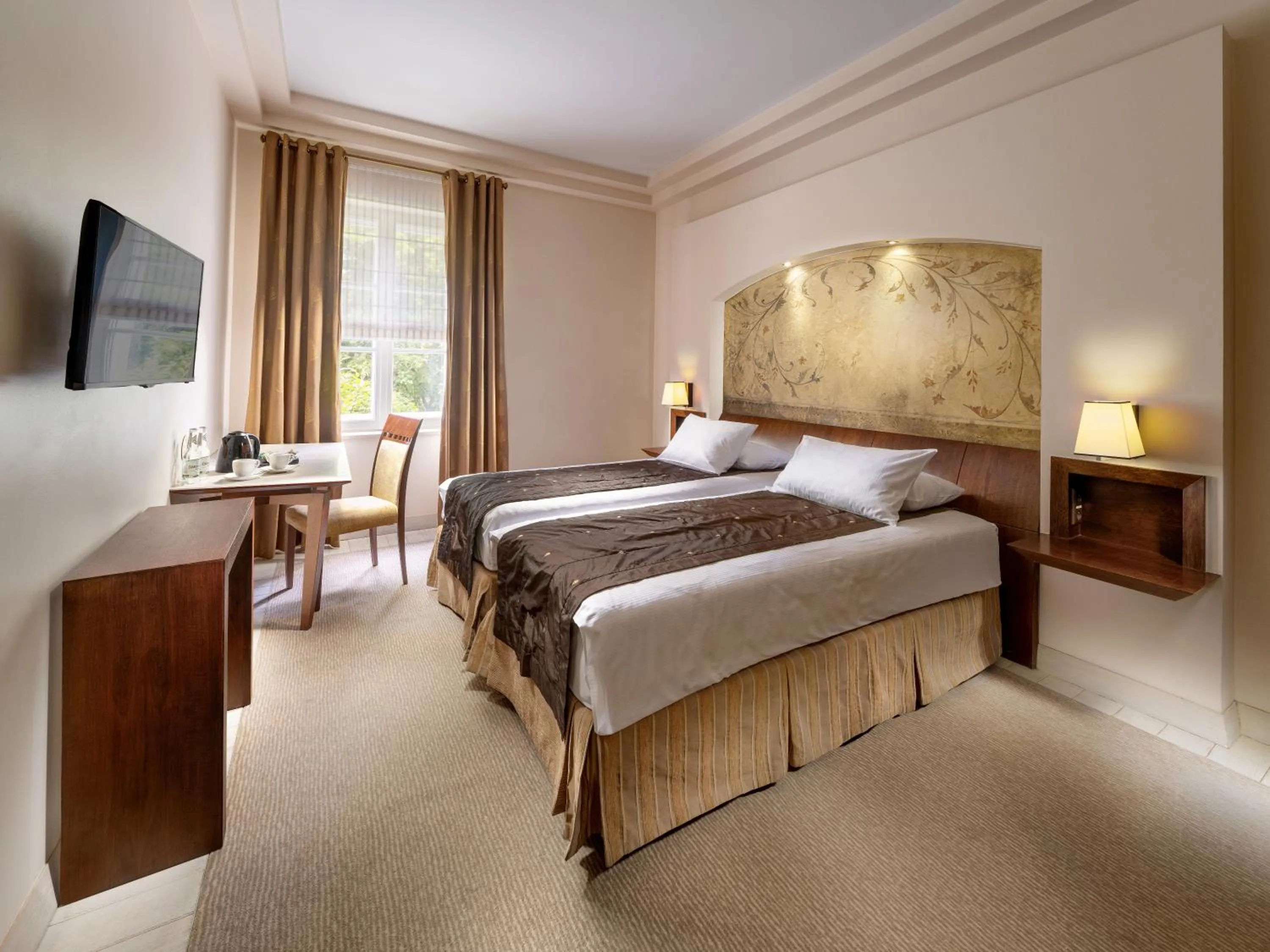 Bed in Mamaison Le Regina Boutique Hotel