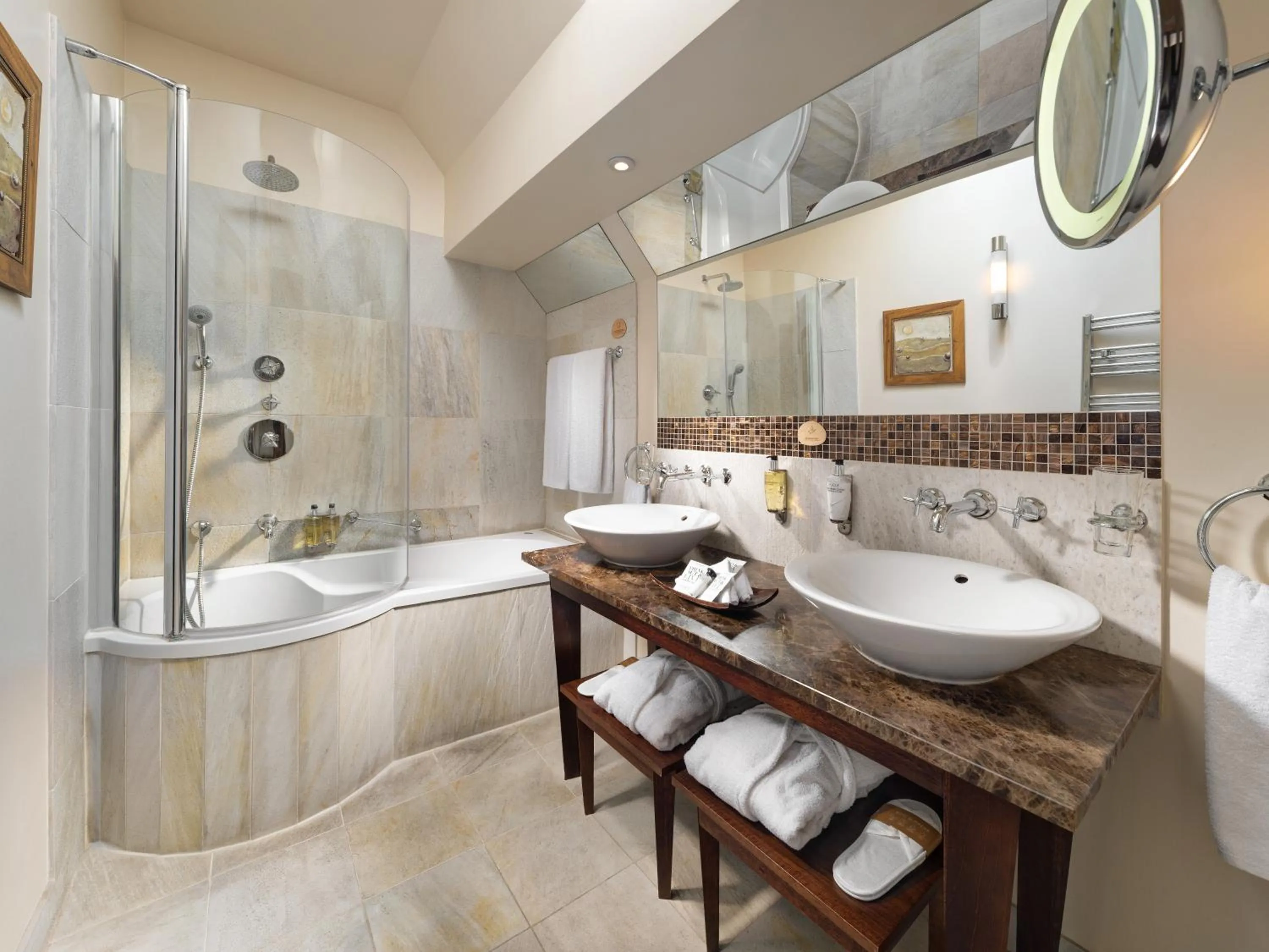 Shower in Mamaison Le Regina Boutique Hotel