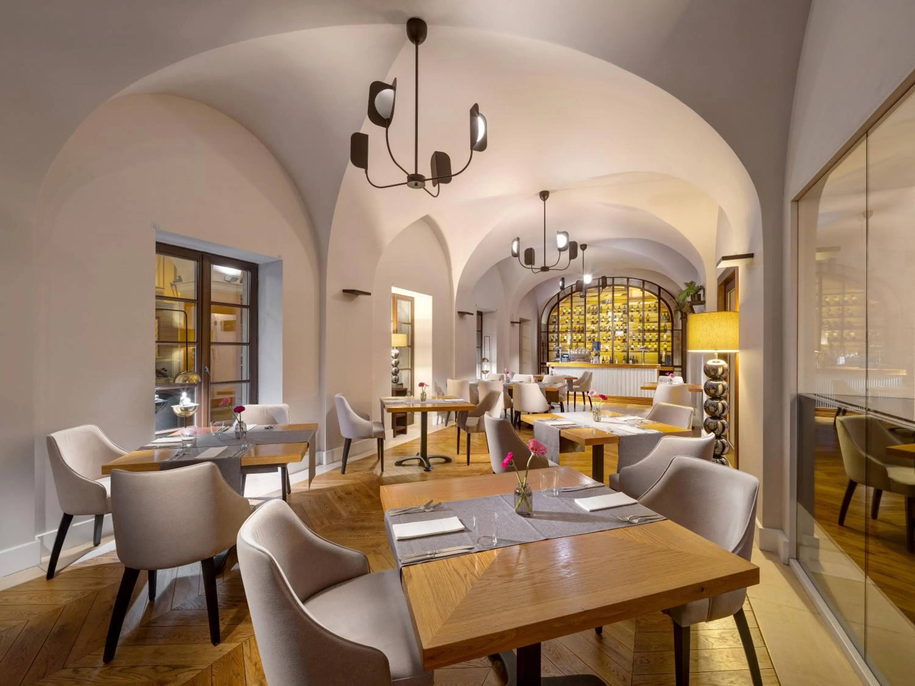 Restaurant/places to eat in Mamaison Le Regina Boutique Hotel