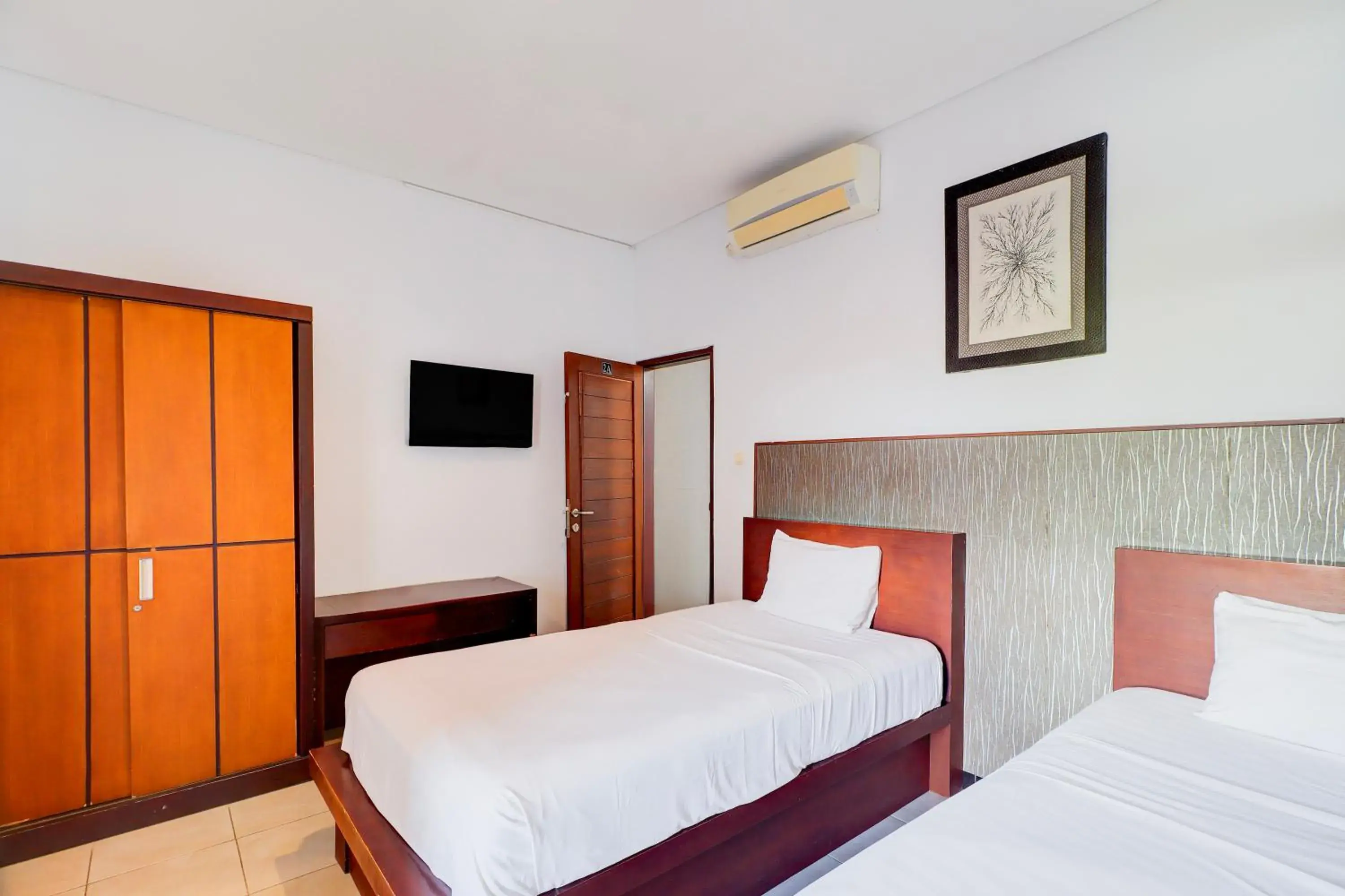 Deluxe Twin Room in Collection O Bali near Keonganan Beach formerly New Asta Graha Homestay Deluxe Twin Room in Collection O Bali near Keonganan Beach formerly New Asta Graha Homestay