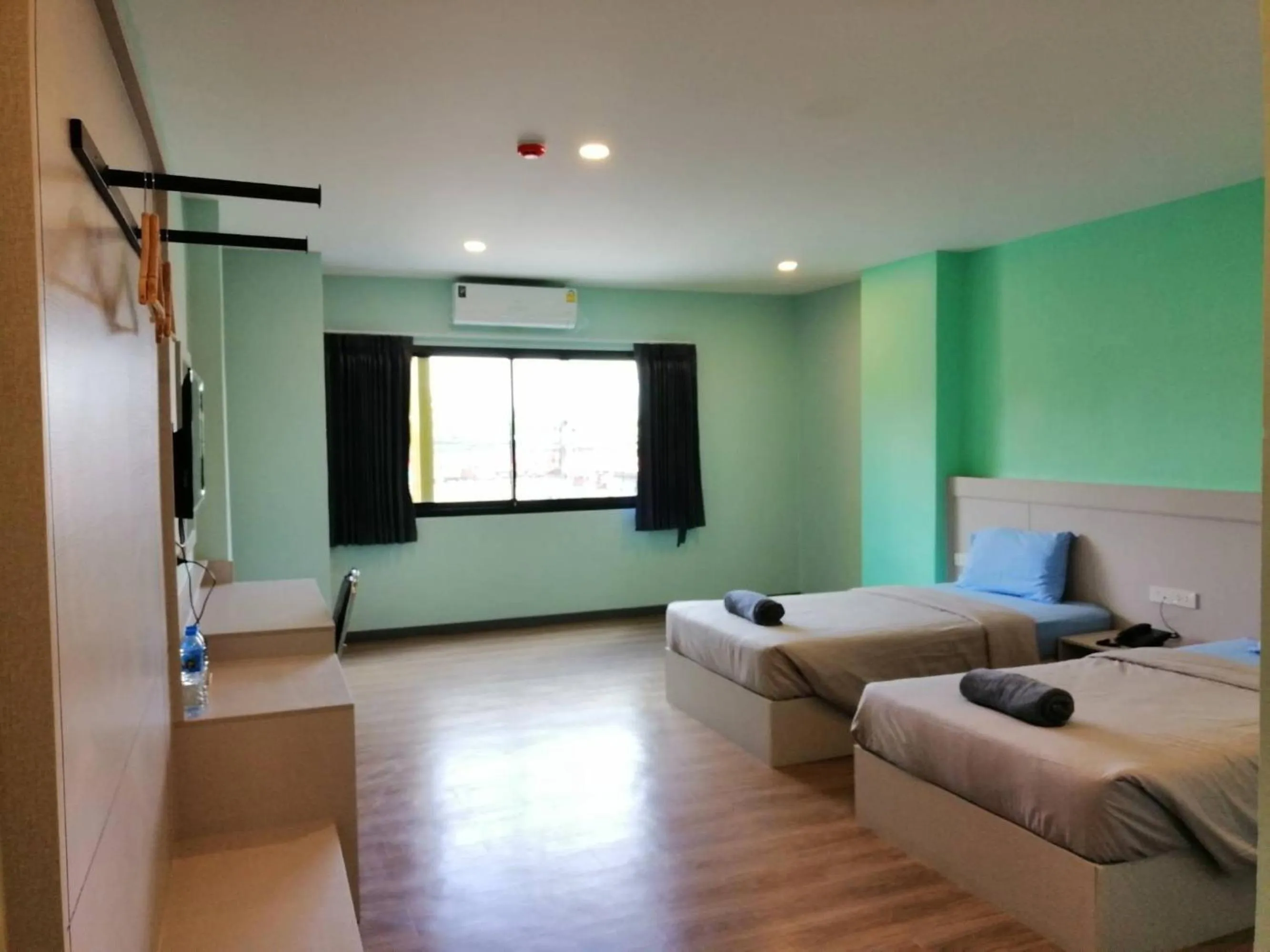 Photo of the whole room, Bed in Sritrang Residence