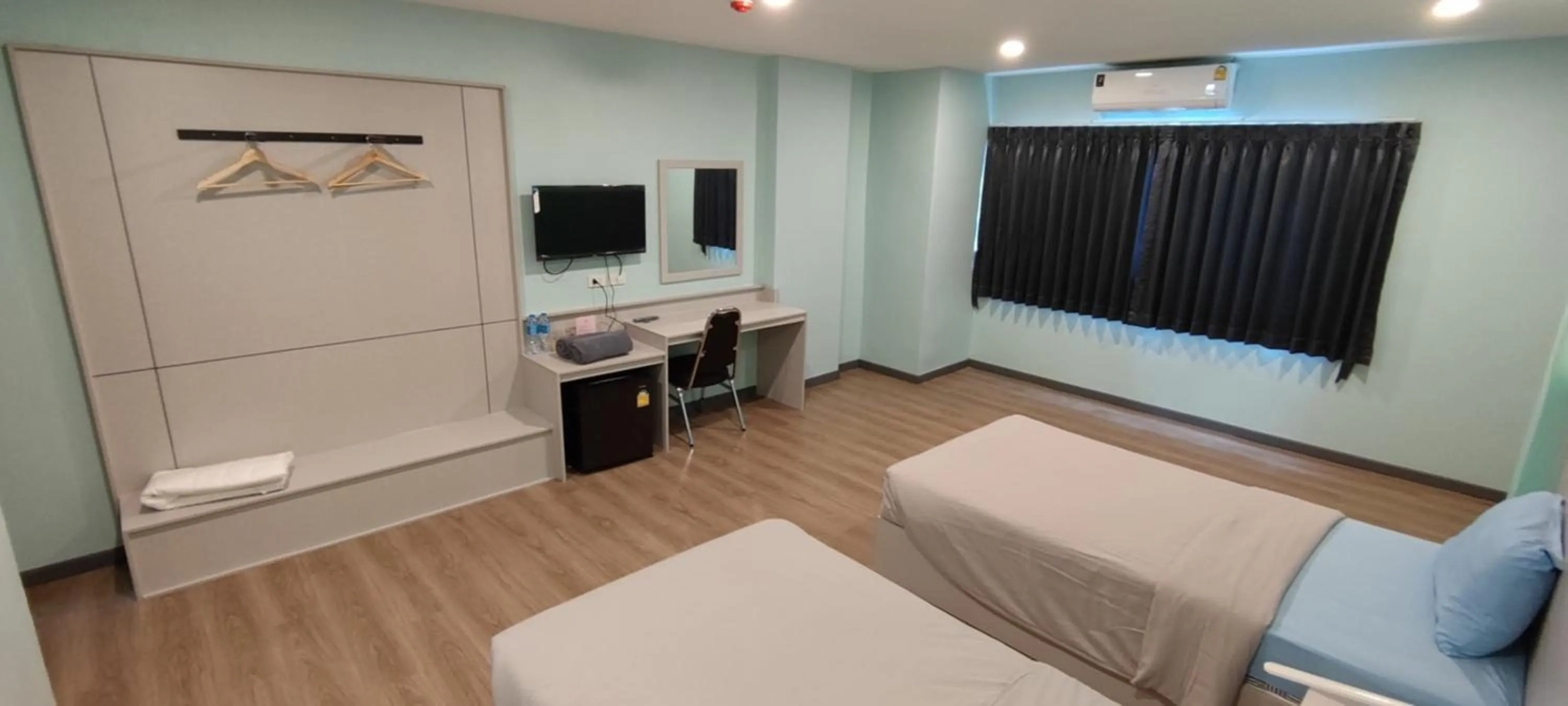 Photo of the whole room, Bed in Sritrang Residence