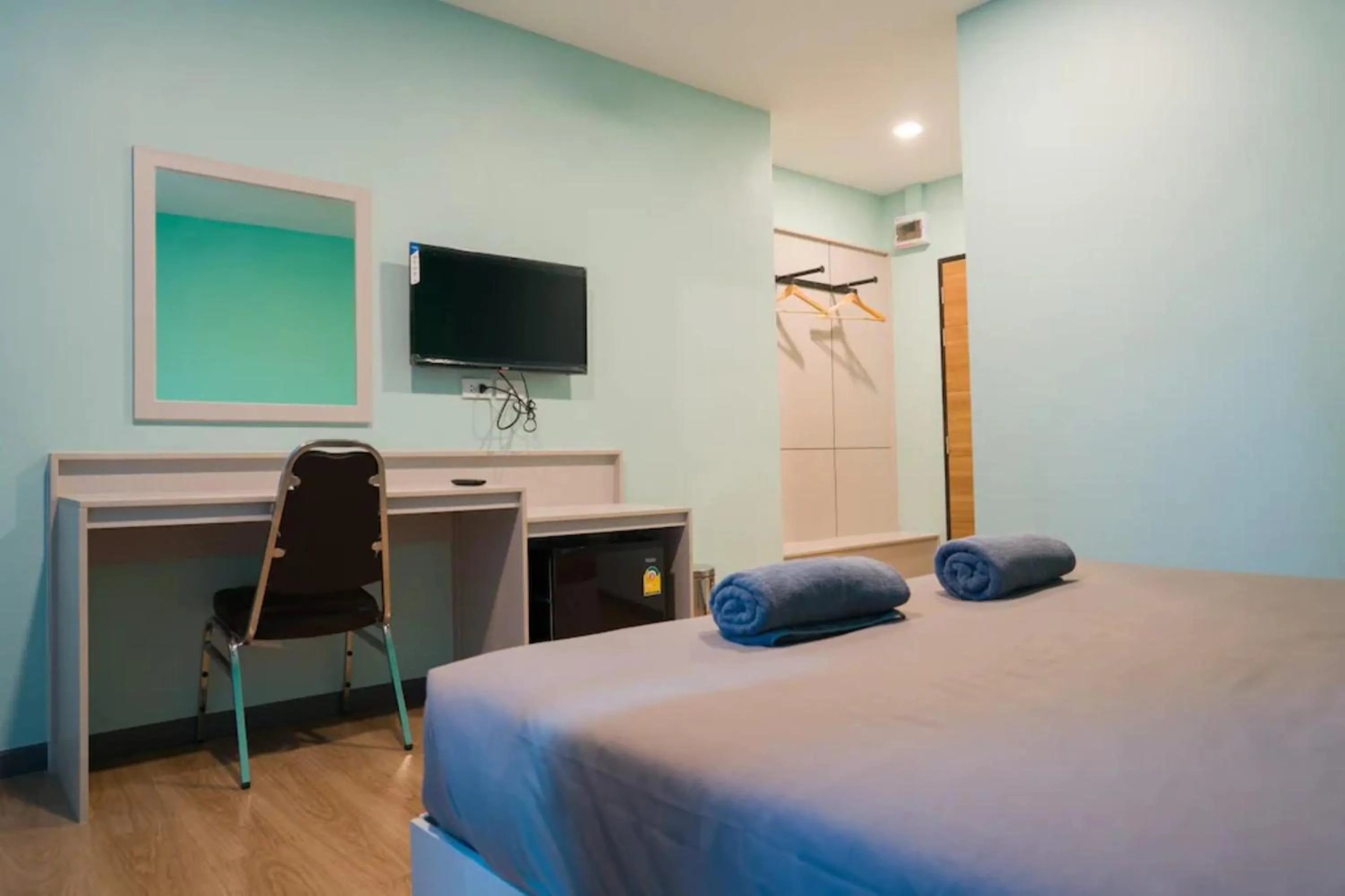 Photo of the whole room, Bed in Sritrang Residence