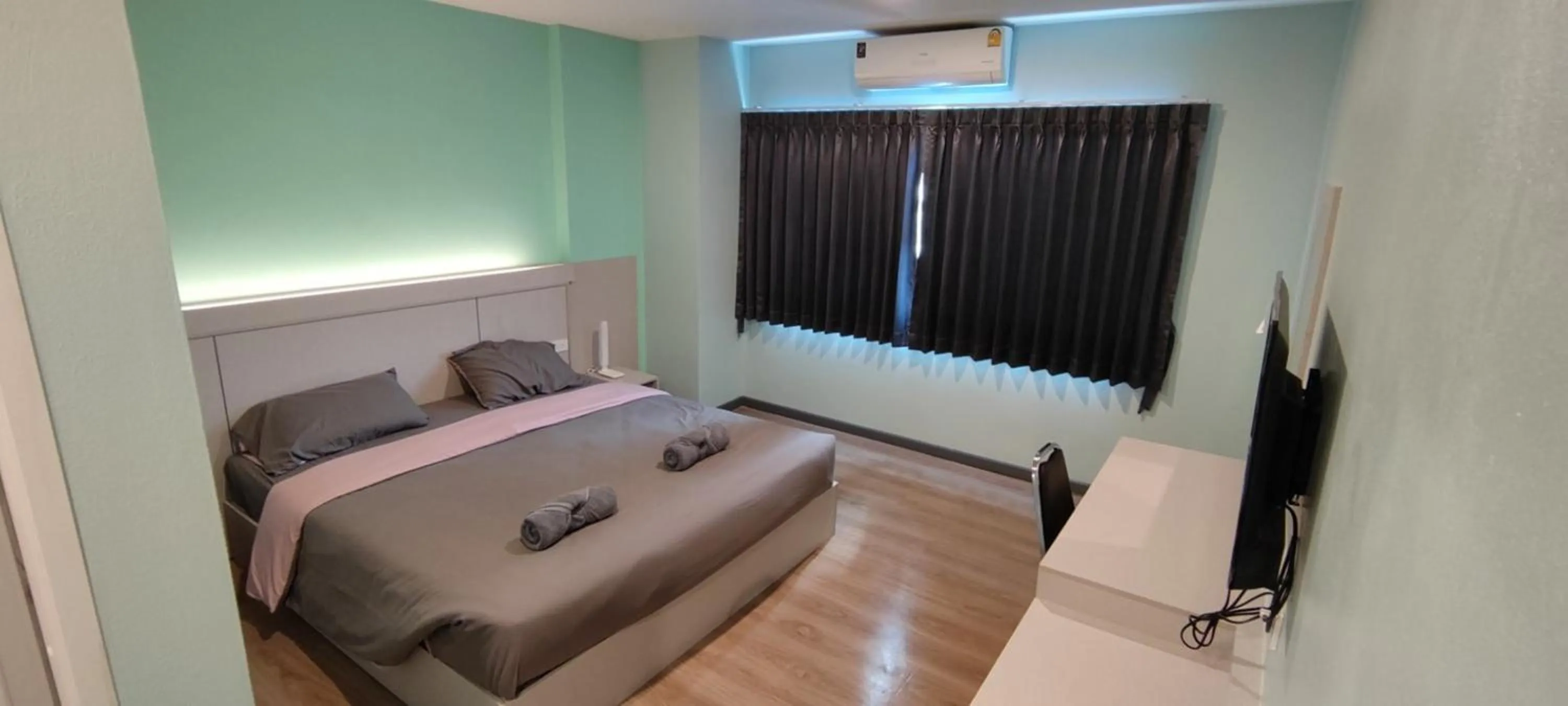 Photo of the whole room, Bed in Sritrang Residence