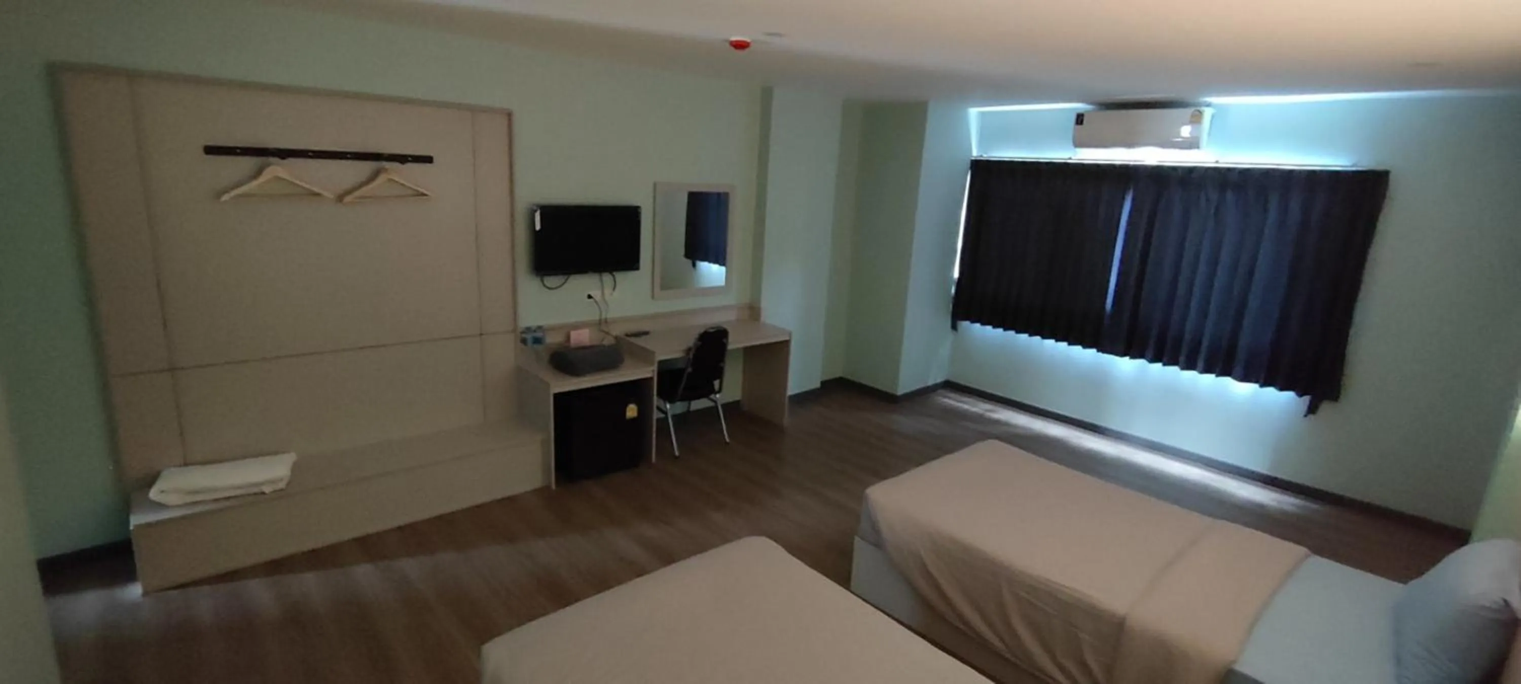 Photo of the whole room, Bed in Sritrang Residence