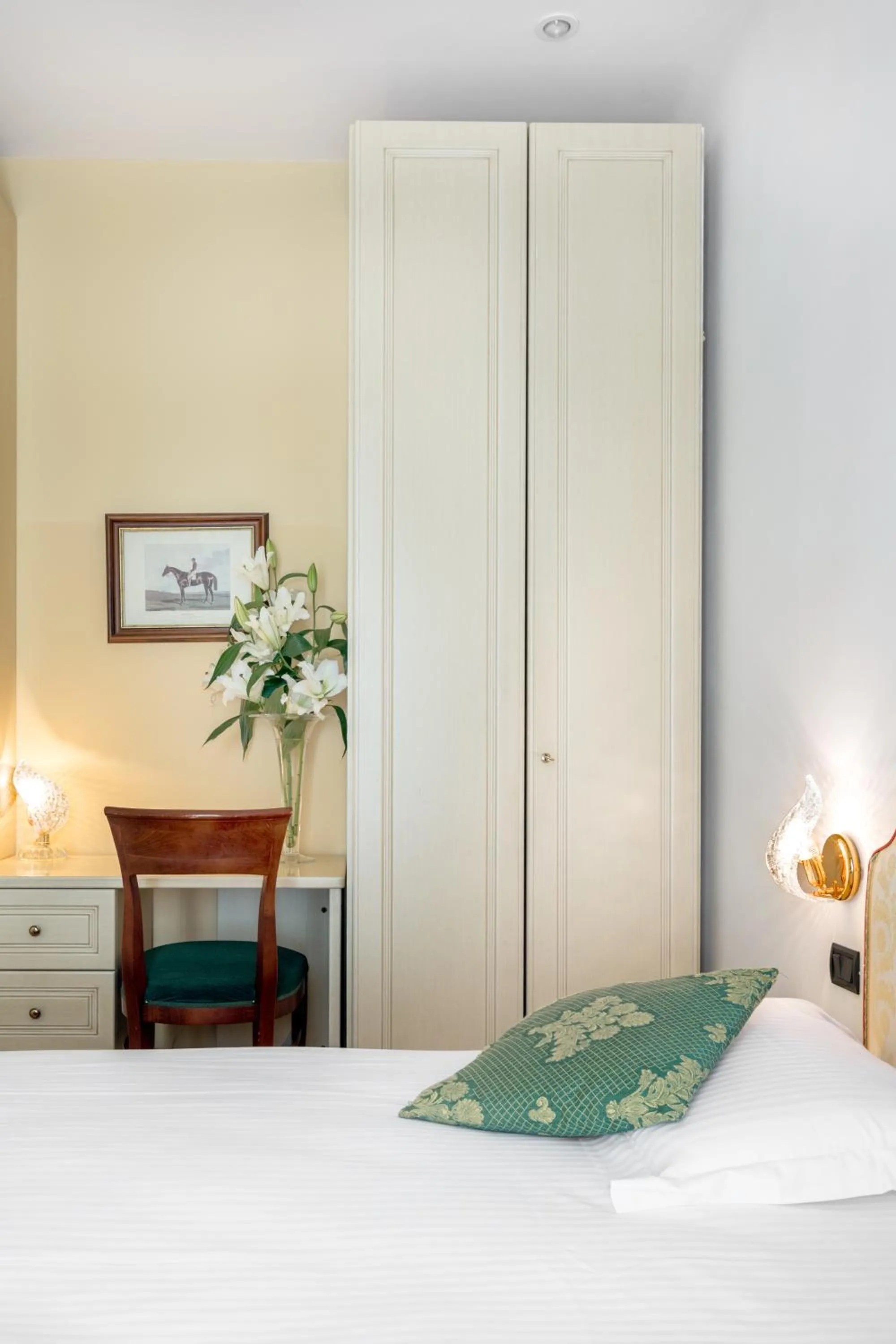 Bed in Residence St. Andrew's Palace