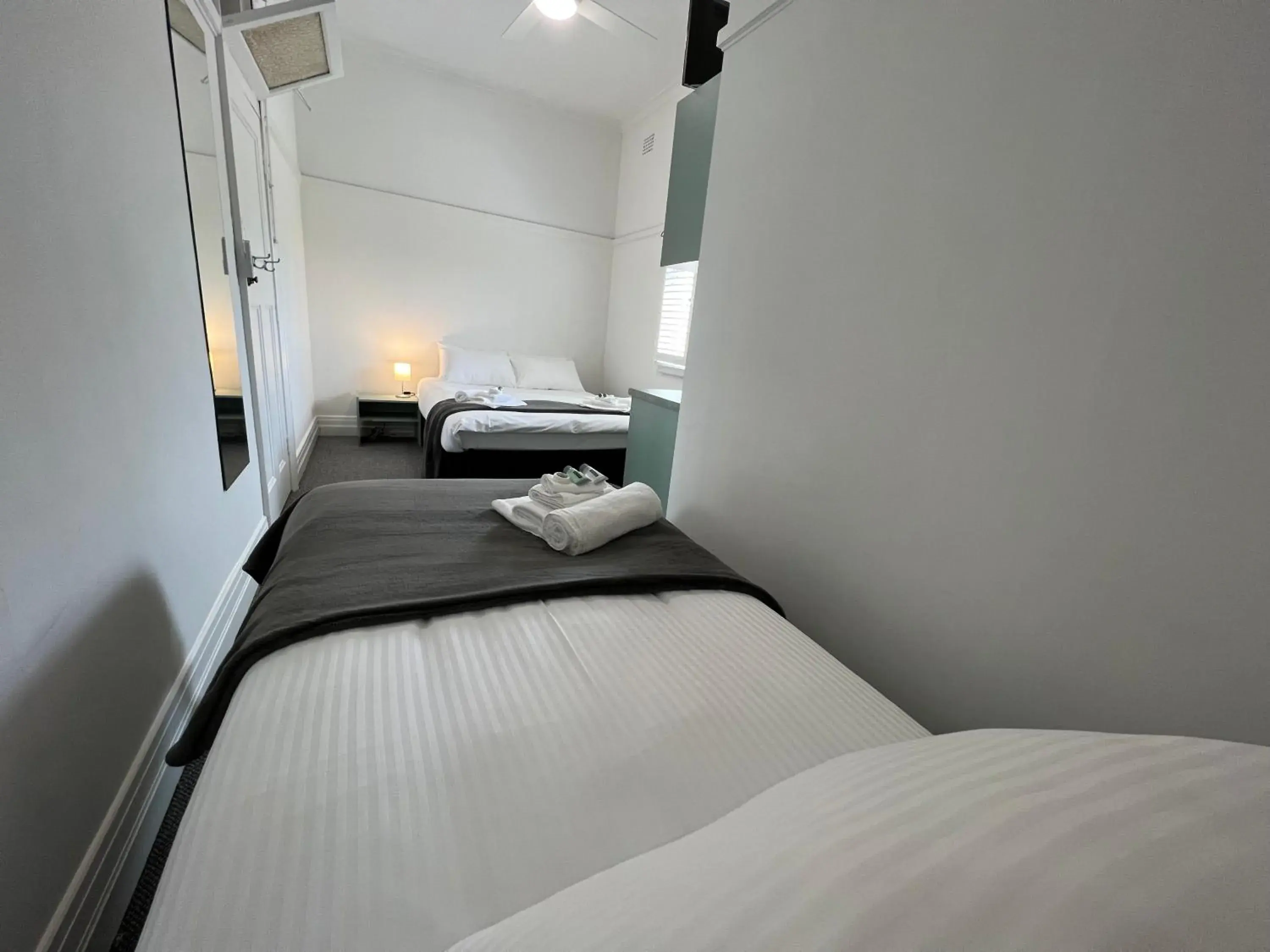 Triple Room with Shared Bathroom in Hotel Concord Triple Room with Shared Bathroom in Hotel Concord