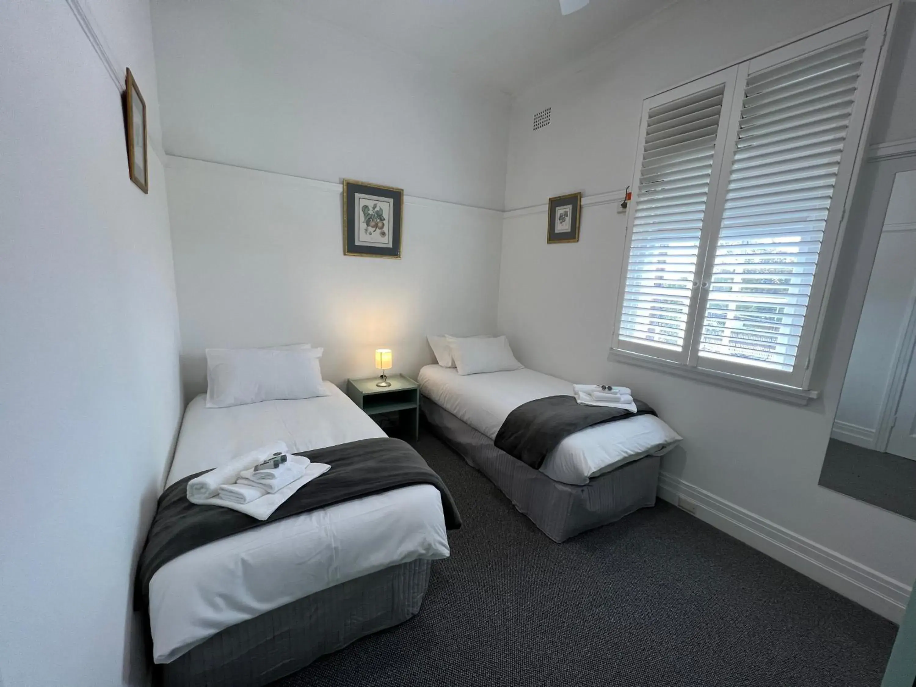 Standard Twin Room with Shared Bathroom in Hotel Concord Standard Twin Room with Shared Bathroom in Hotel Concord