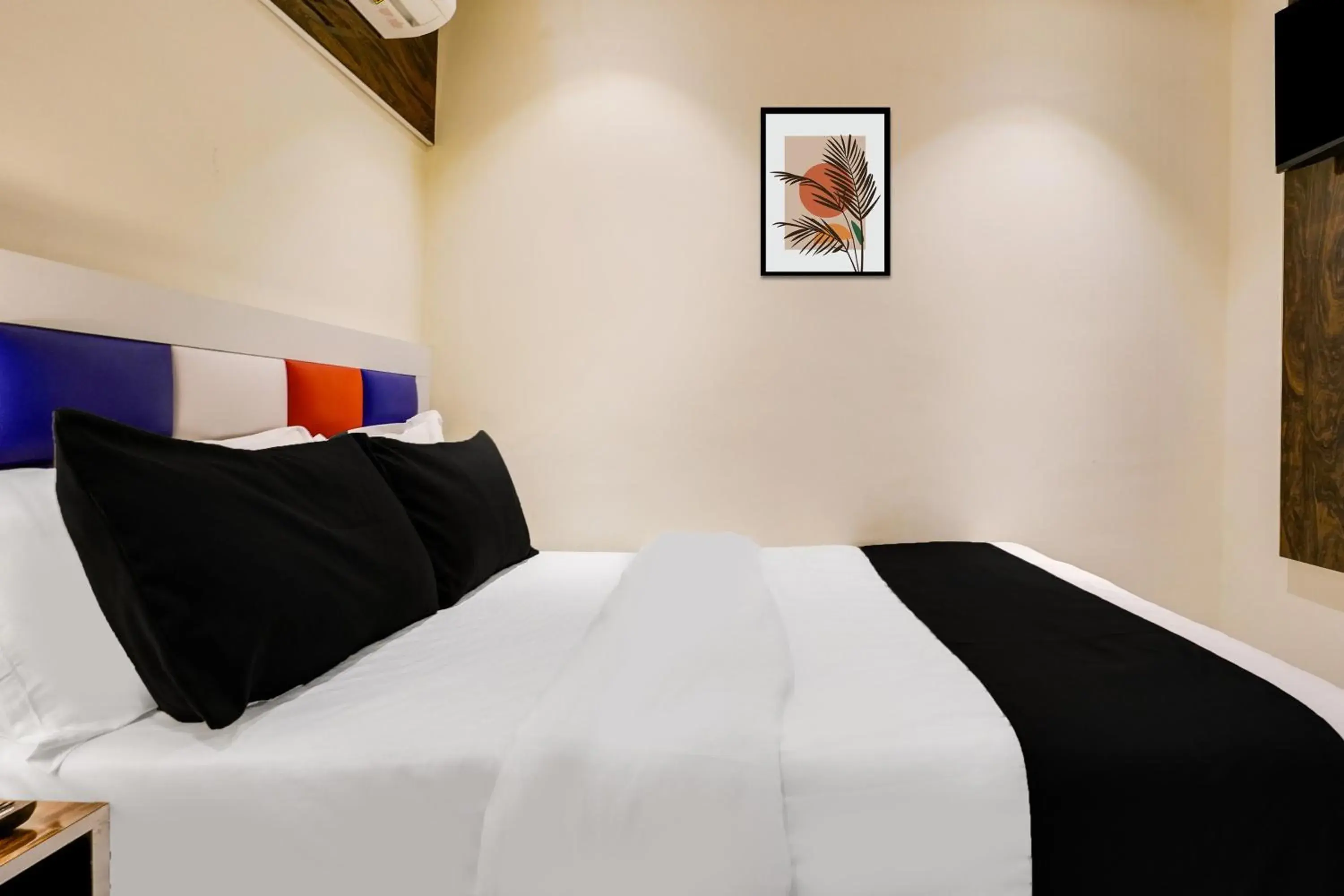 Bedroom, Bed in Hotel Orange Residency Bedroom, Bed in Hotel Orange Residency