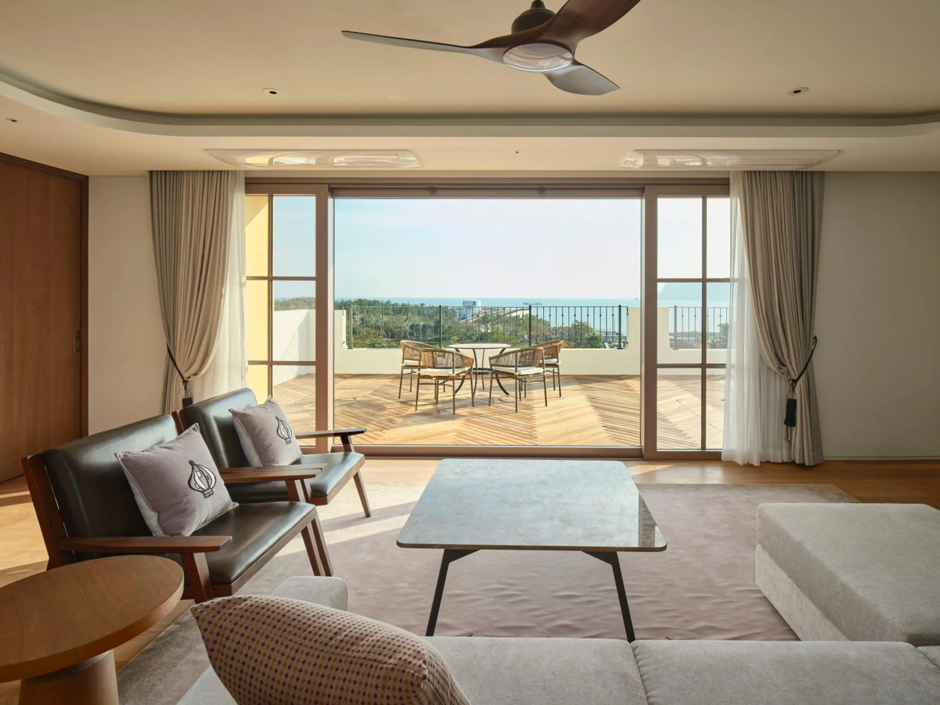 Balcony/Terrace, Bed in Hundert Hills