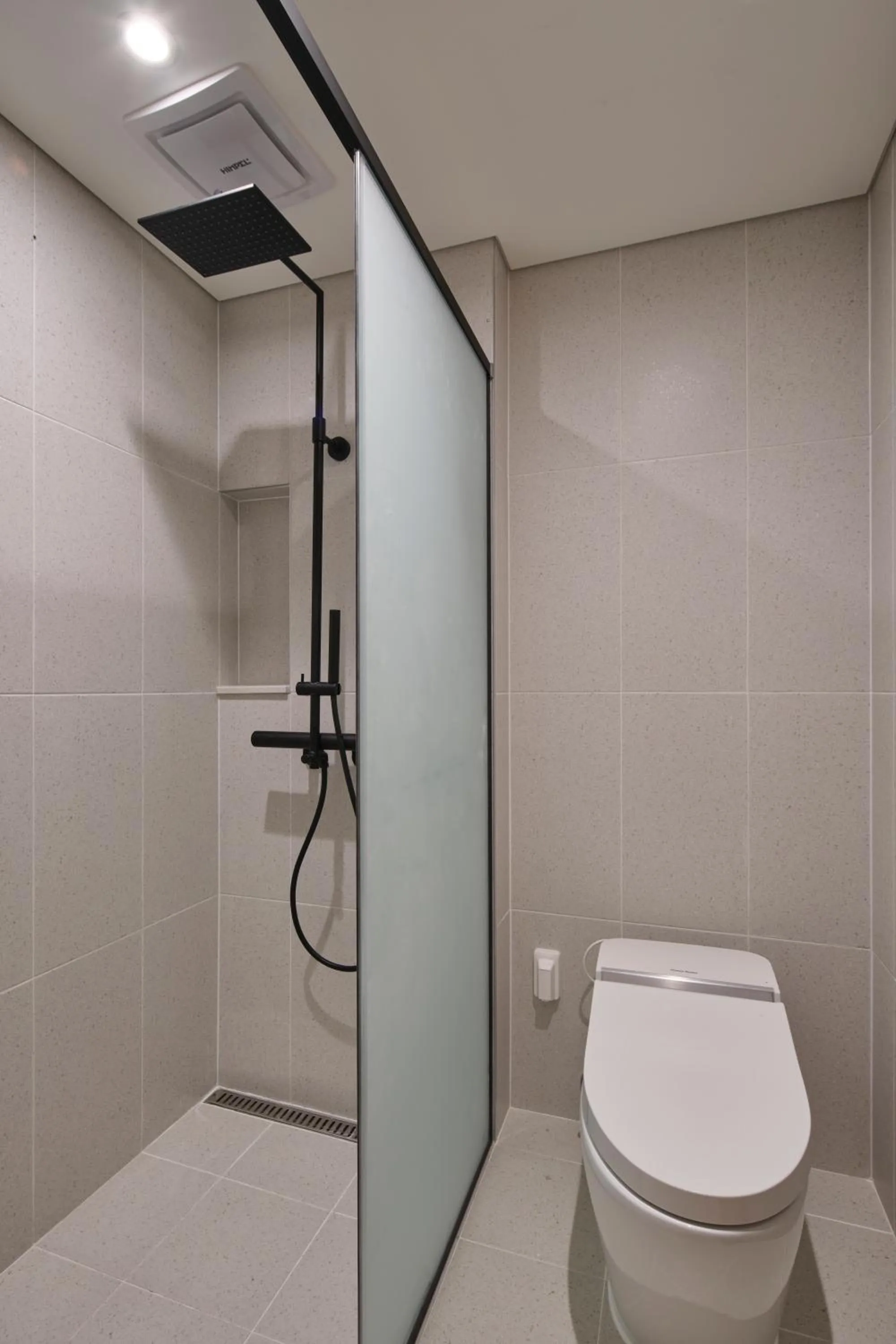 Shower in Hundert Hills