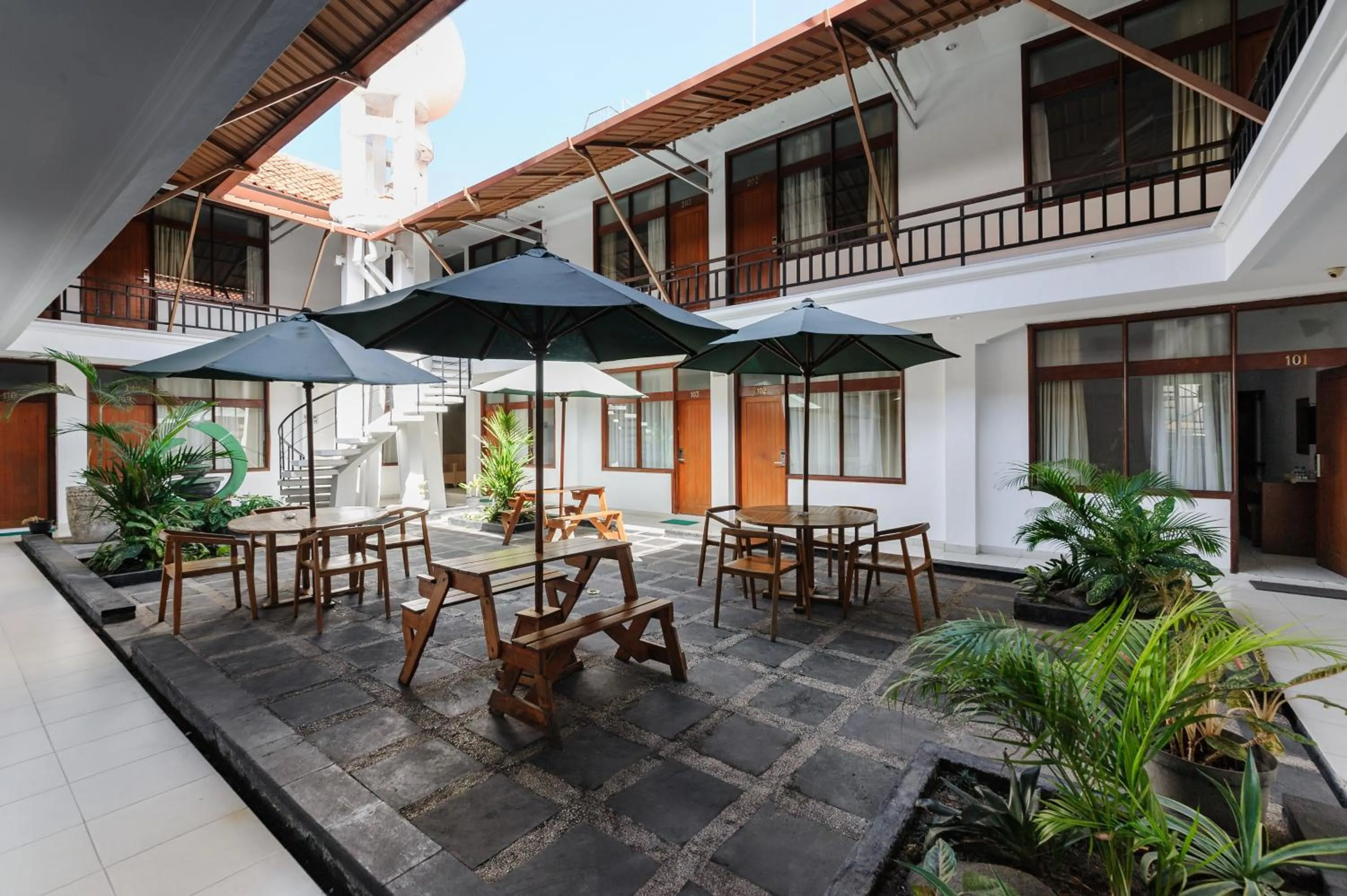 Seating area in RedDoorz at Bali Kepundung Denpasar