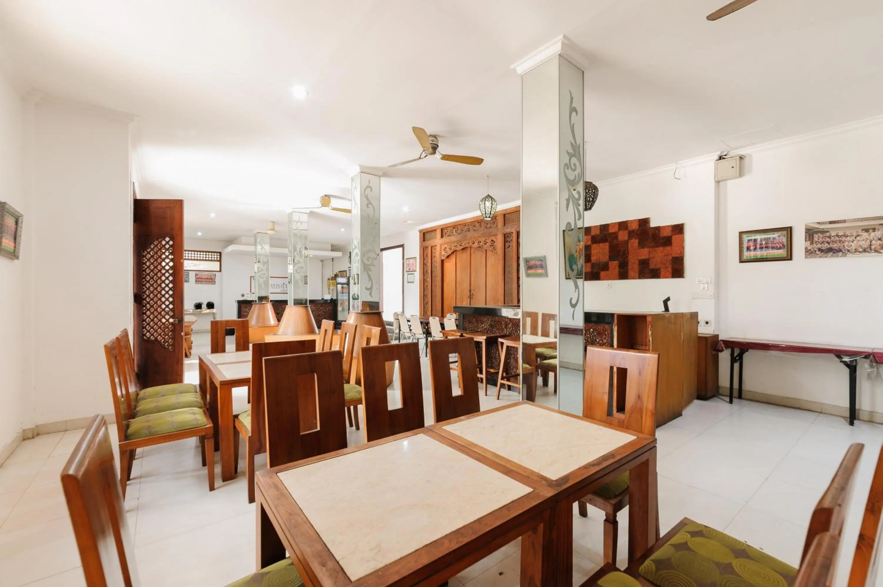 Seating area in RedDoorz at Bali Kepundung Denpasar