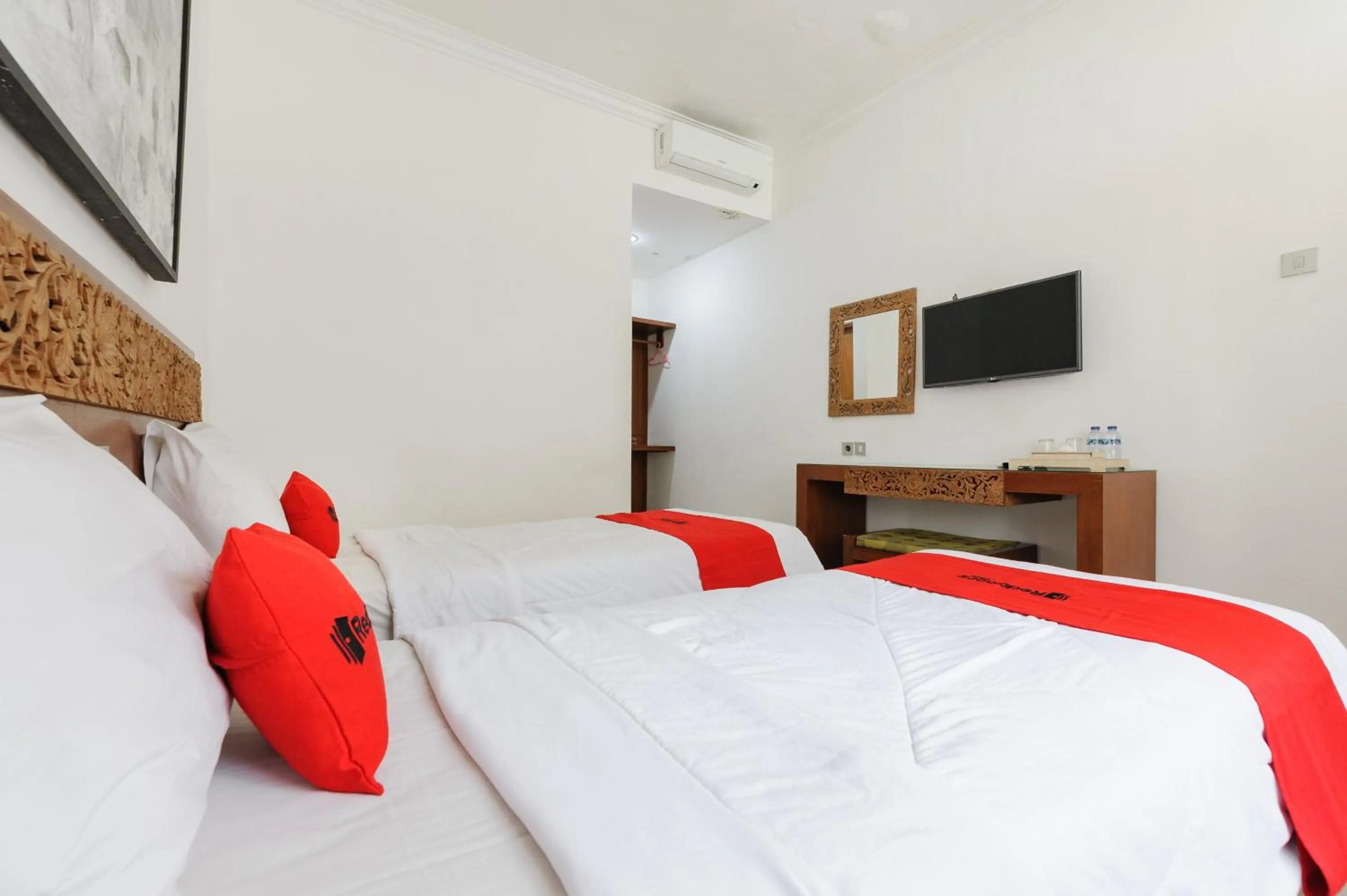 Bedroom, Bed in RedDoorz at Bali Kepundung Denpasar