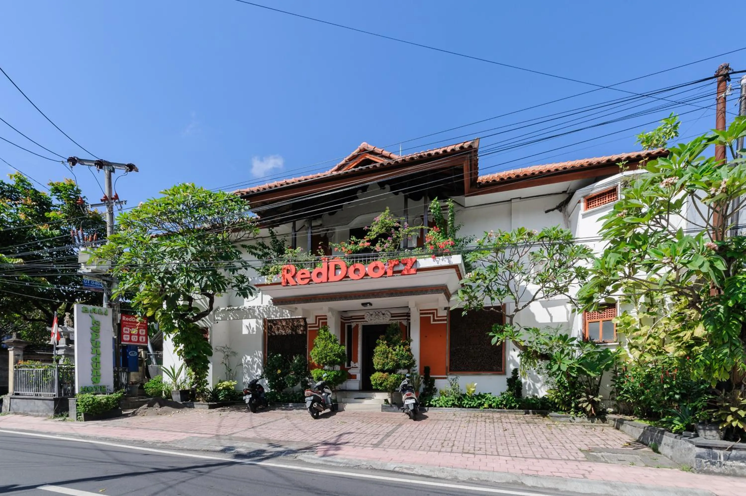 Facade/entrance in RedDoorz at Bali Kepundung Denpasar
