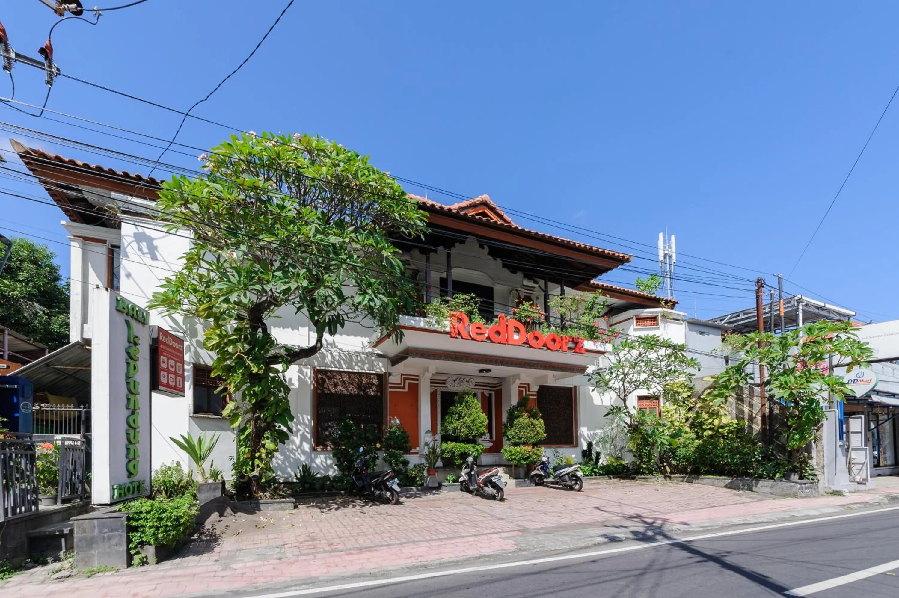 Facade/entrance in RedDoorz at Bali Kepundung Denpasar