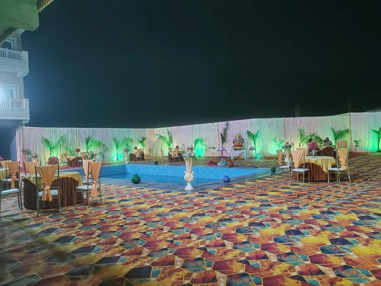 Swimming pool in Hotel Rajwada palace