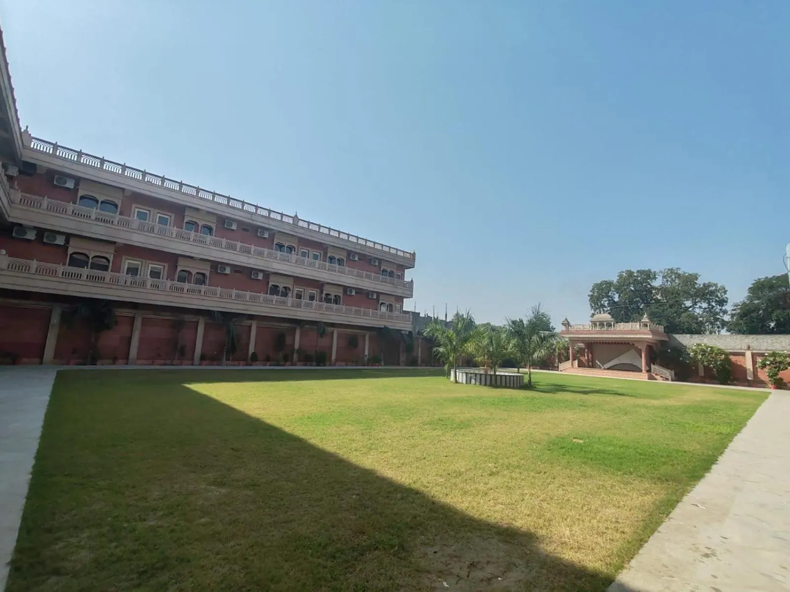 Garden in Hotel Rajwada palace