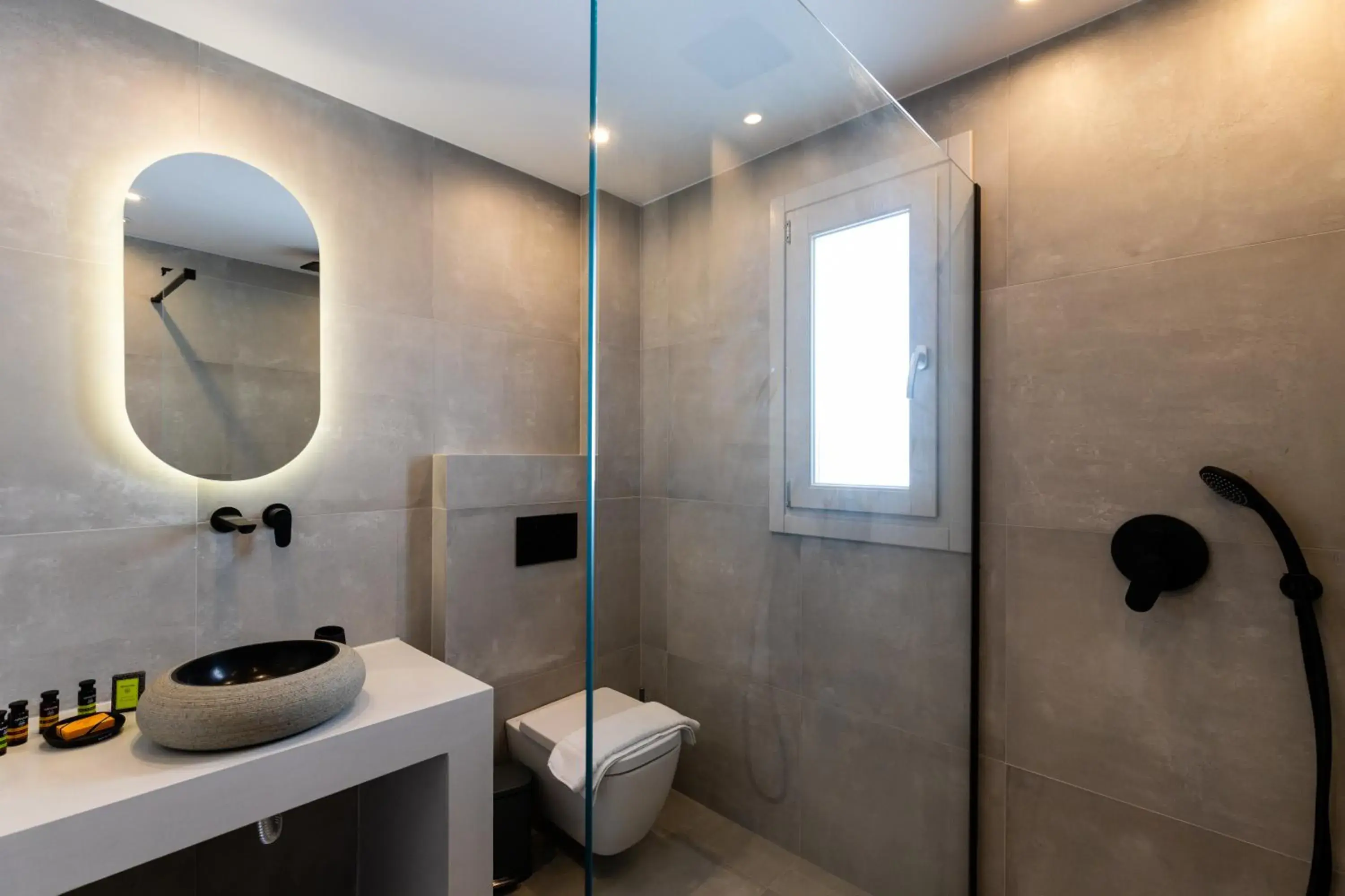 Toilet in SERAPIAS SUITES Toilet in SERAPIAS SUITES