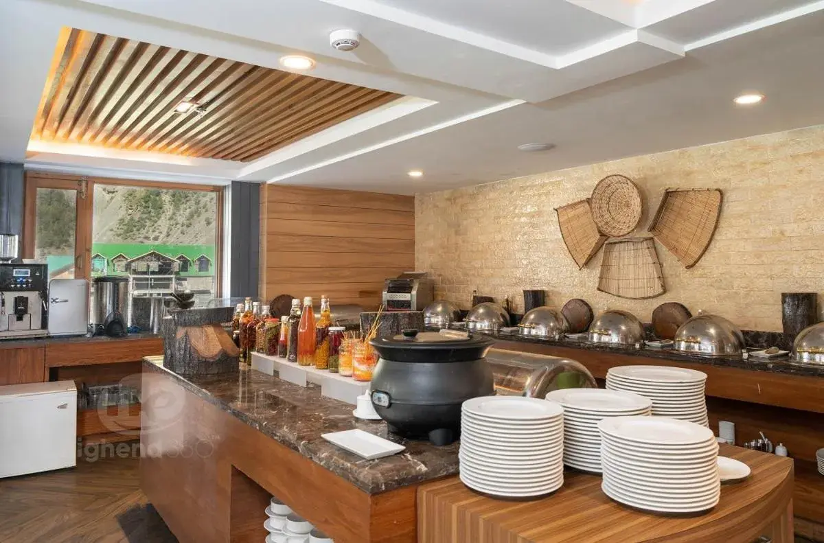 Restaurant/places to eat in Country Inn & Suites By Radisson Sonamarg Restaurant/places to eat in Country Inn & Suites By Radisson Sonamarg