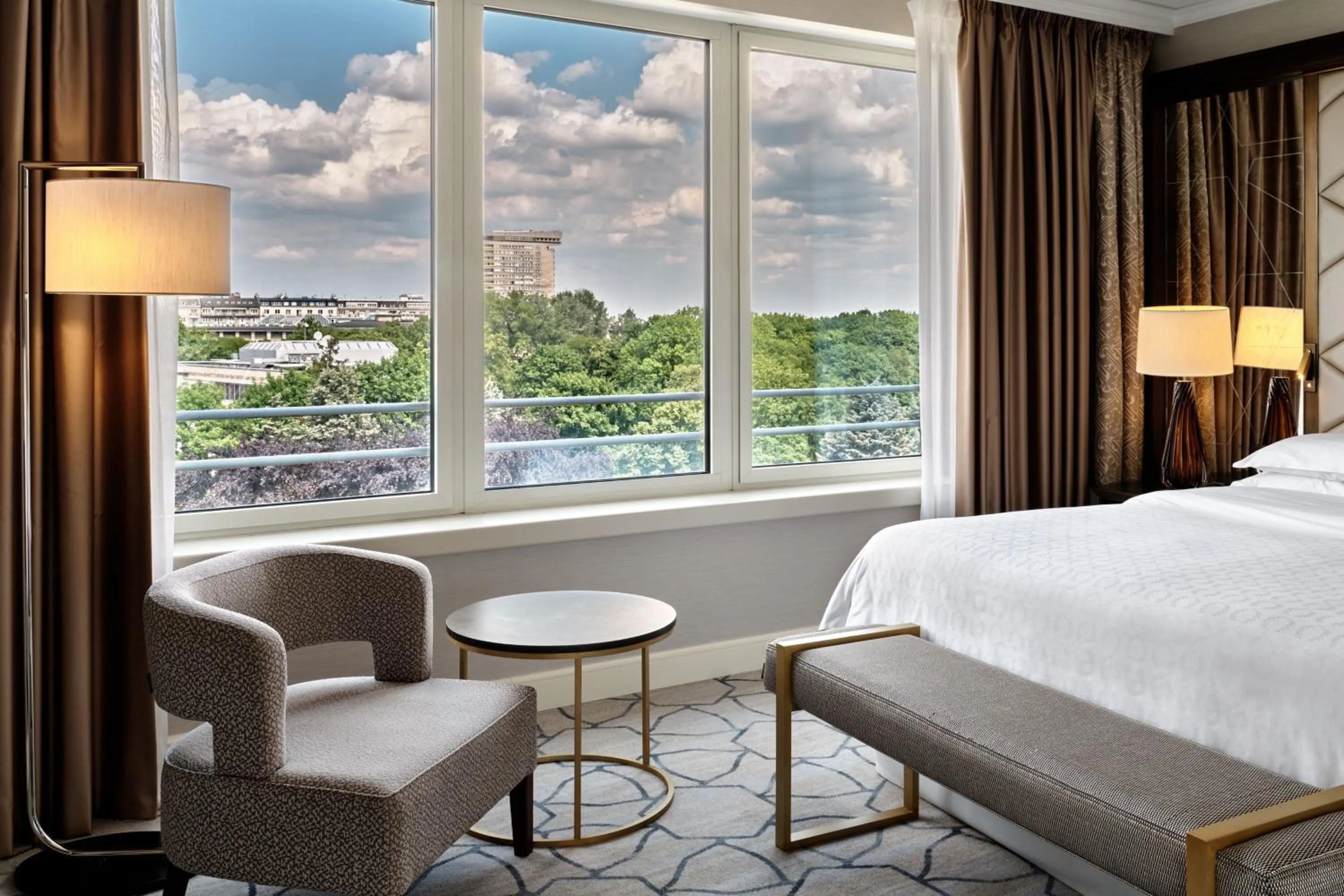 Bedroom, Bed in Sheraton Grand Warsaw