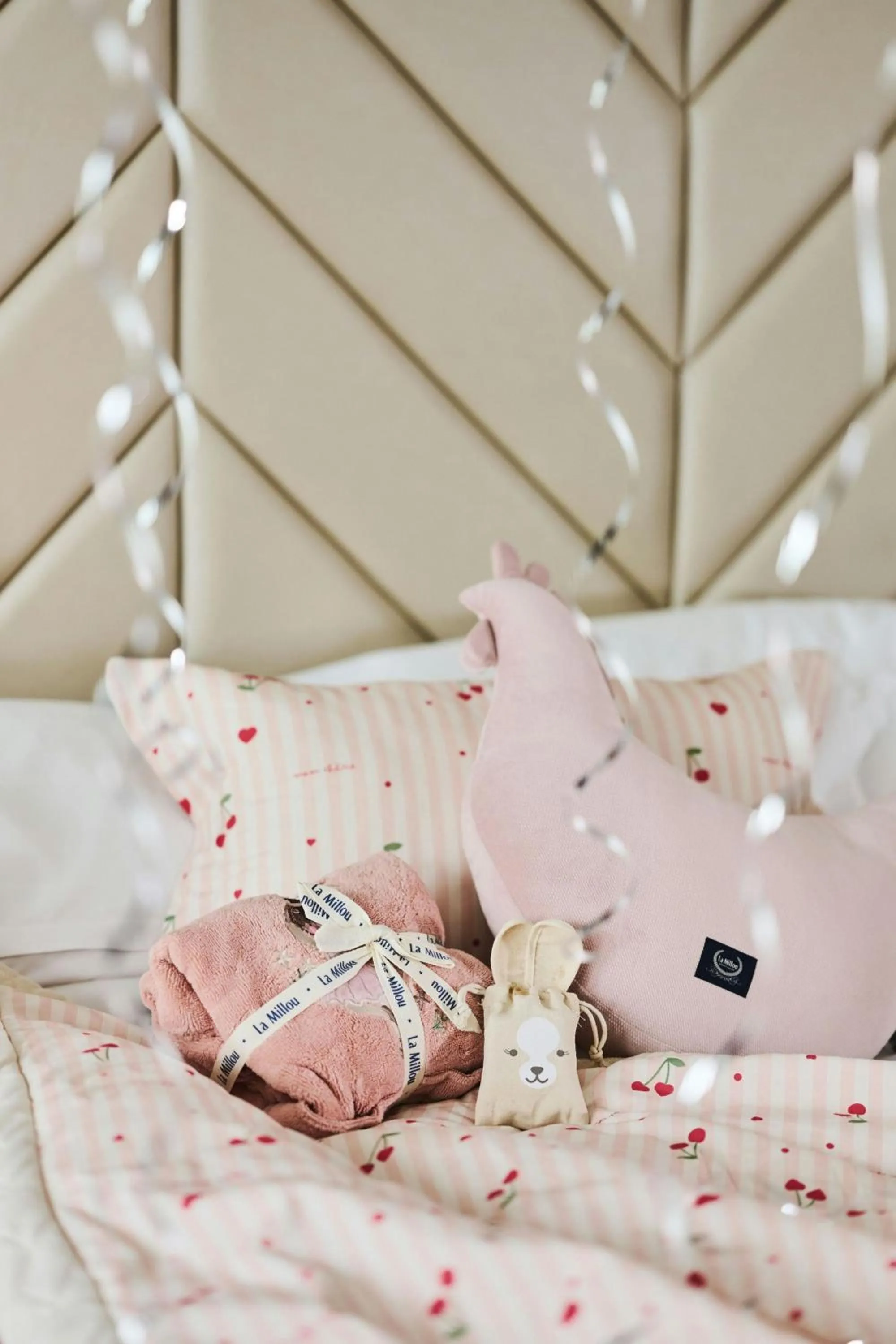 Photo of the whole room, Bed in Sheraton Grand Warsaw