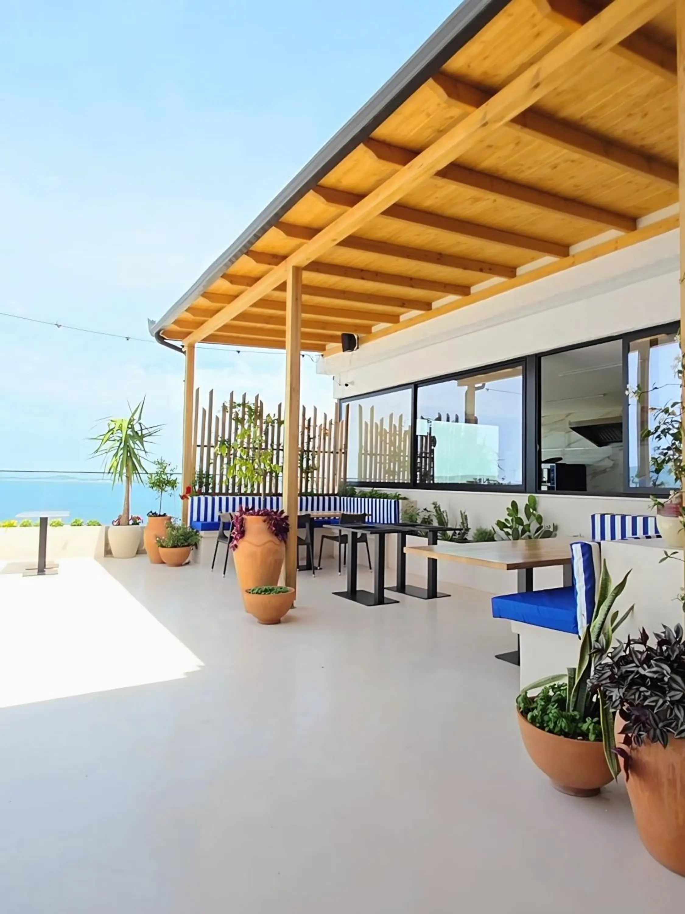 Restaurant/places to eat in Valza Boutique Hotel