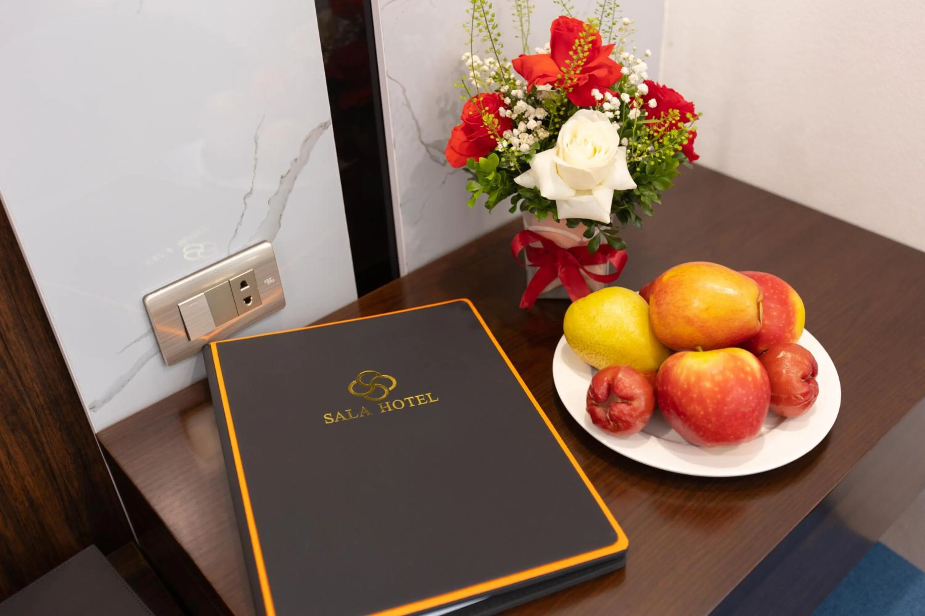 room service in SALA HOTEL MÓNG CÁI